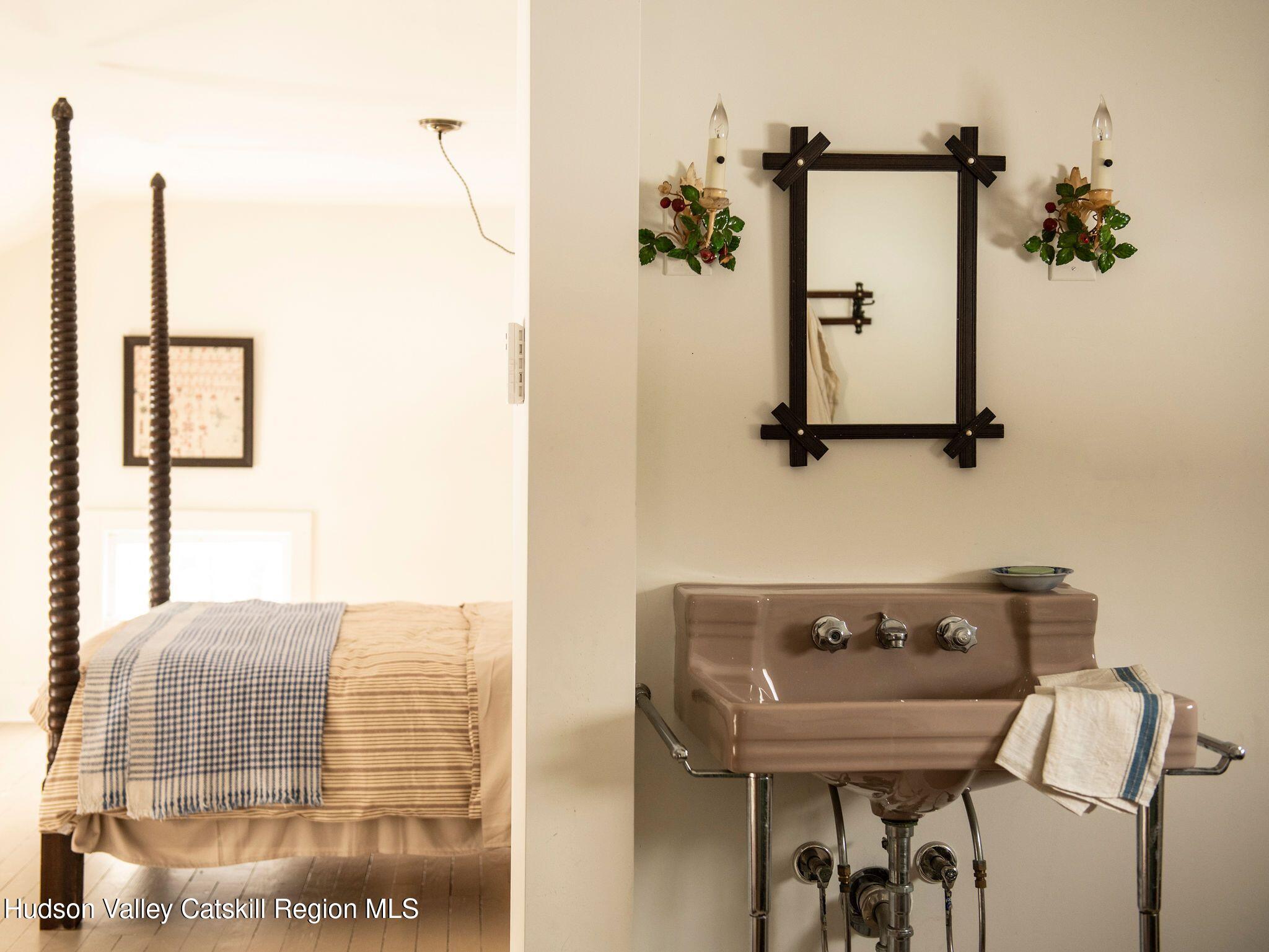 2884 W Glenville Road