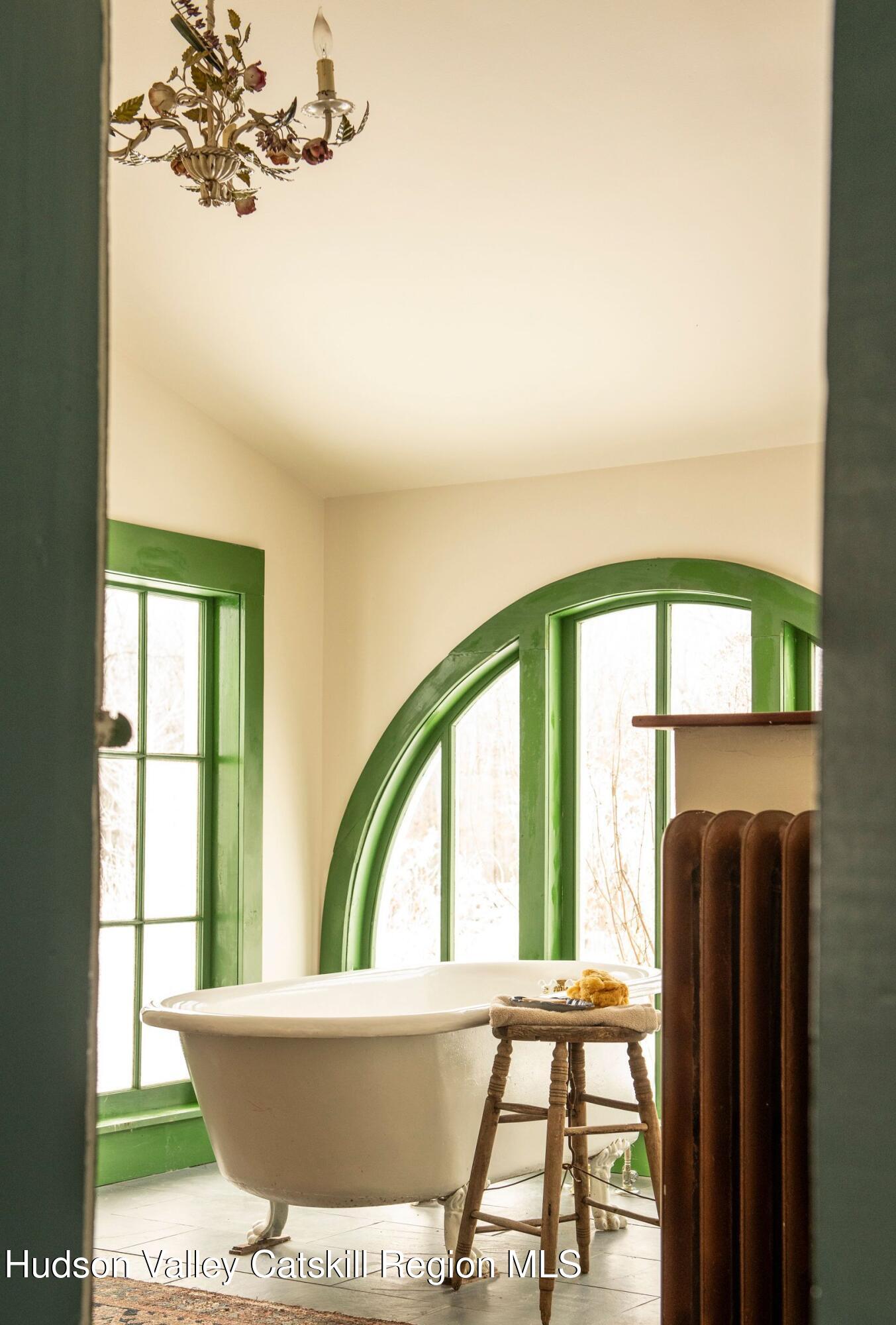 2884 W Glenville Road