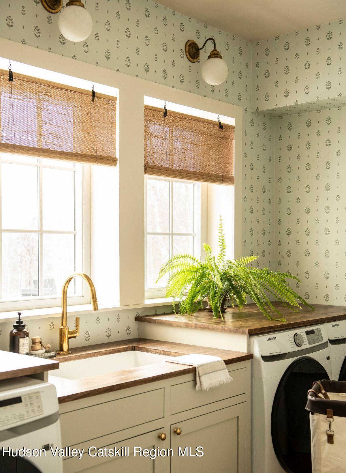 1174 Potter Mountain Road