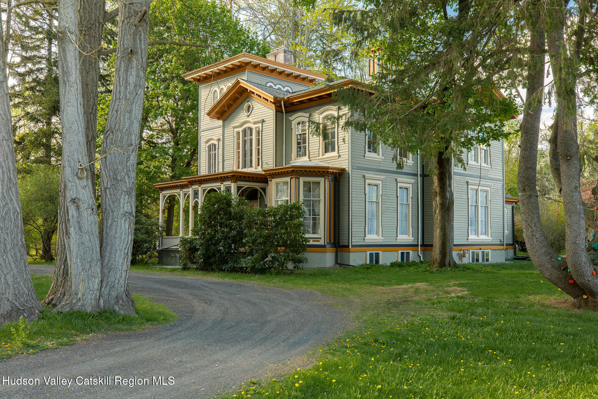 6 Eileen Drive