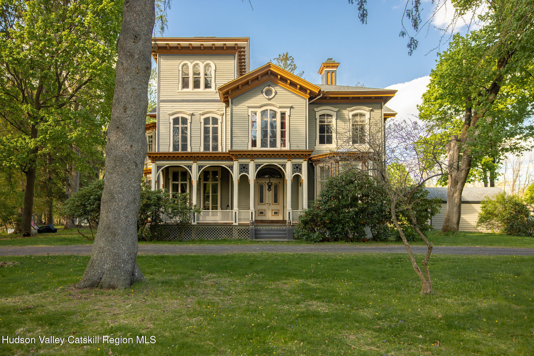 6 Eileen Drive