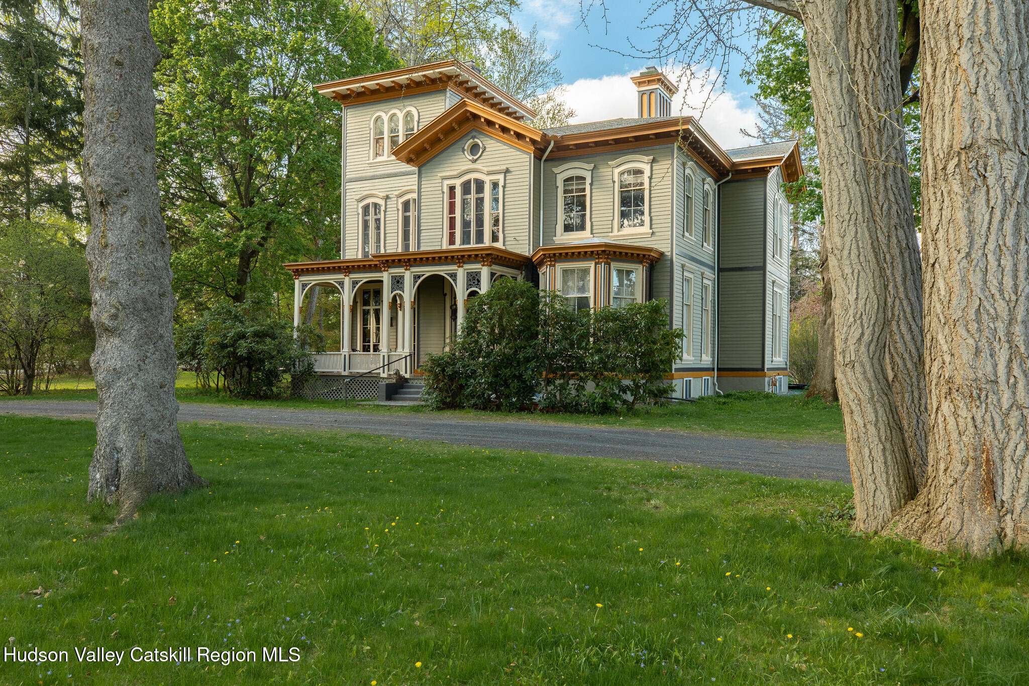 6 Eileen Drive