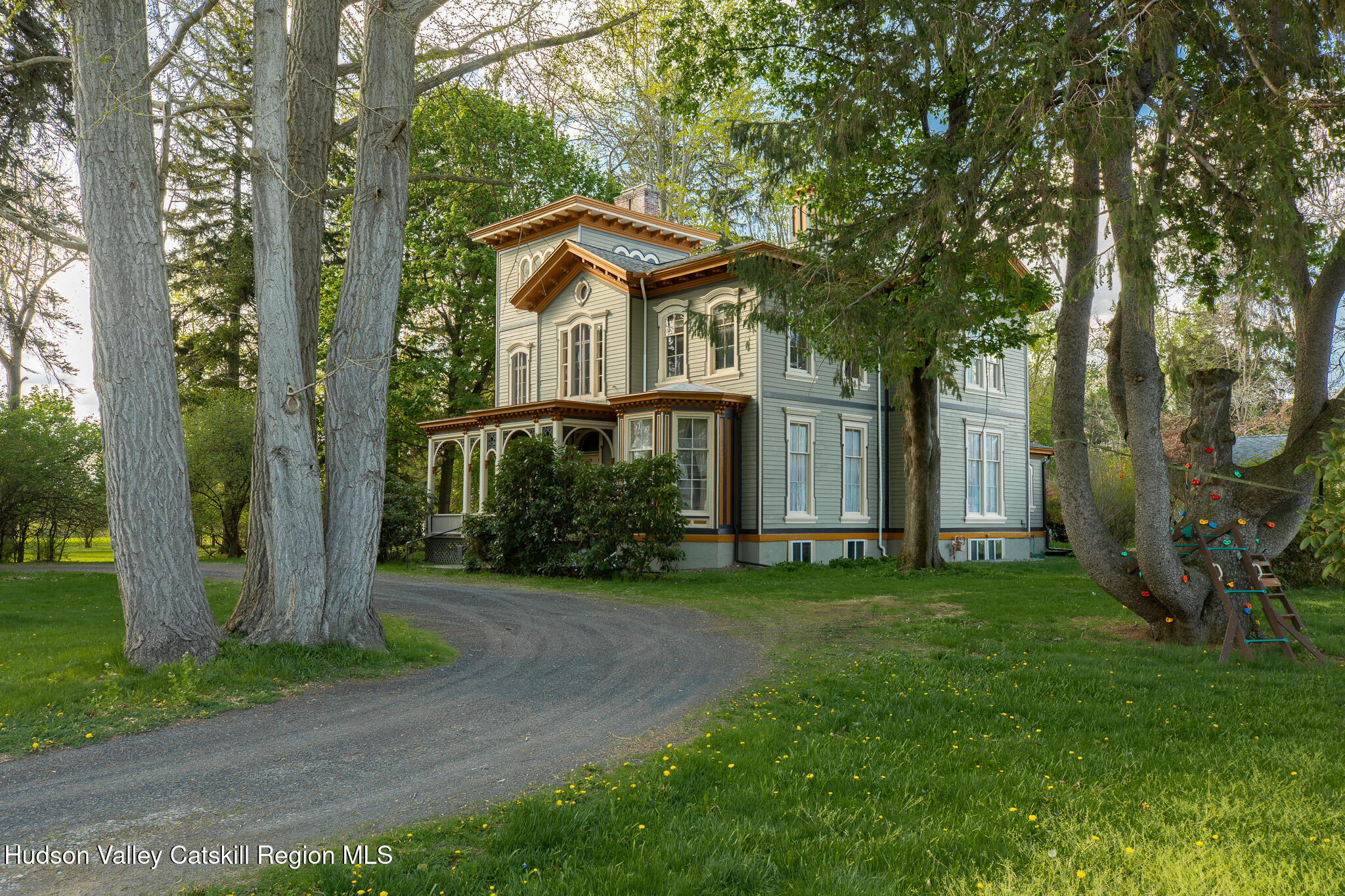 6 Eileen Drive
