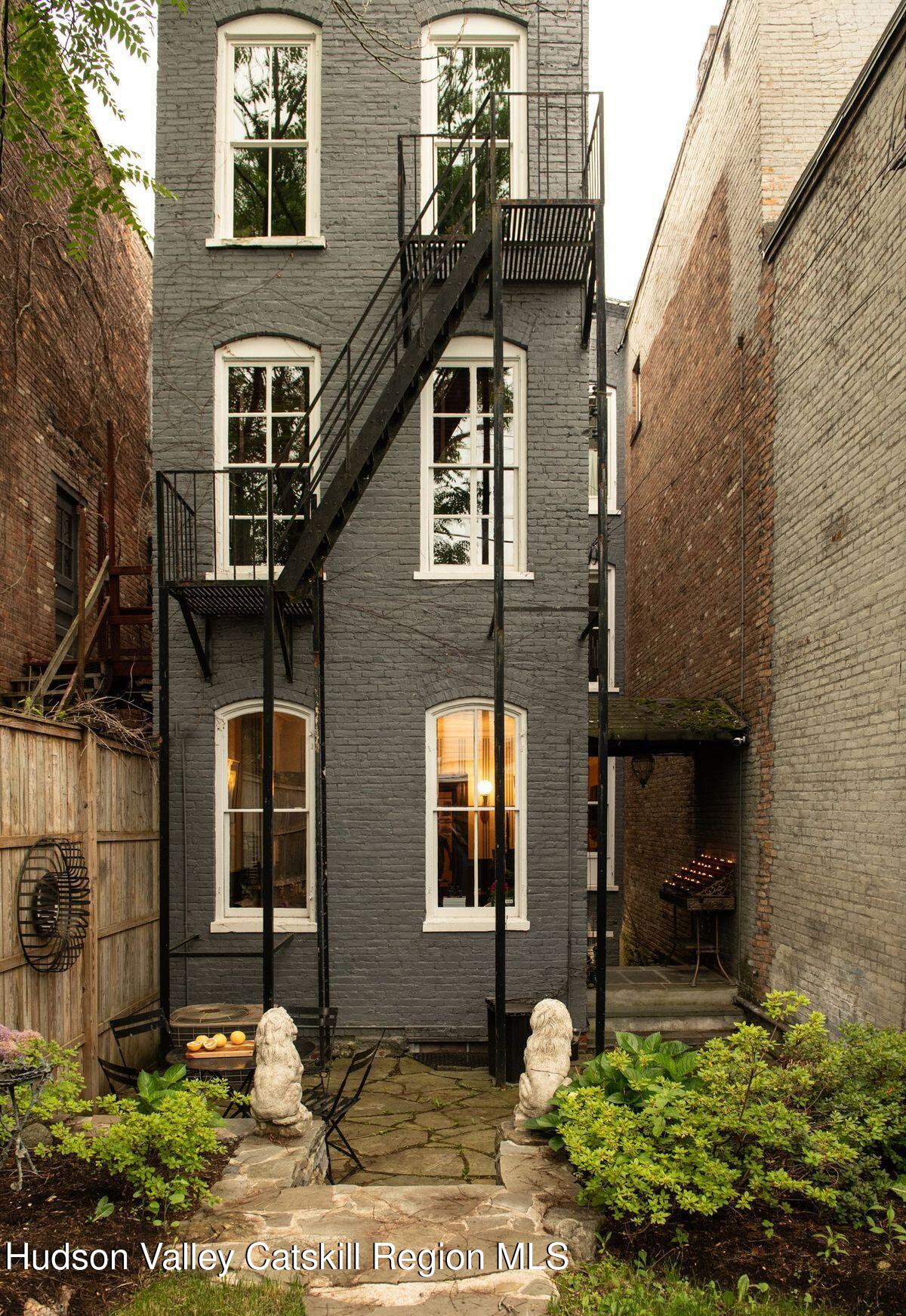 516 Warren Street