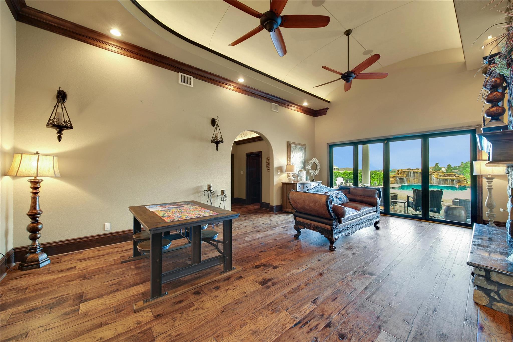 418 Lakeview Boulevard