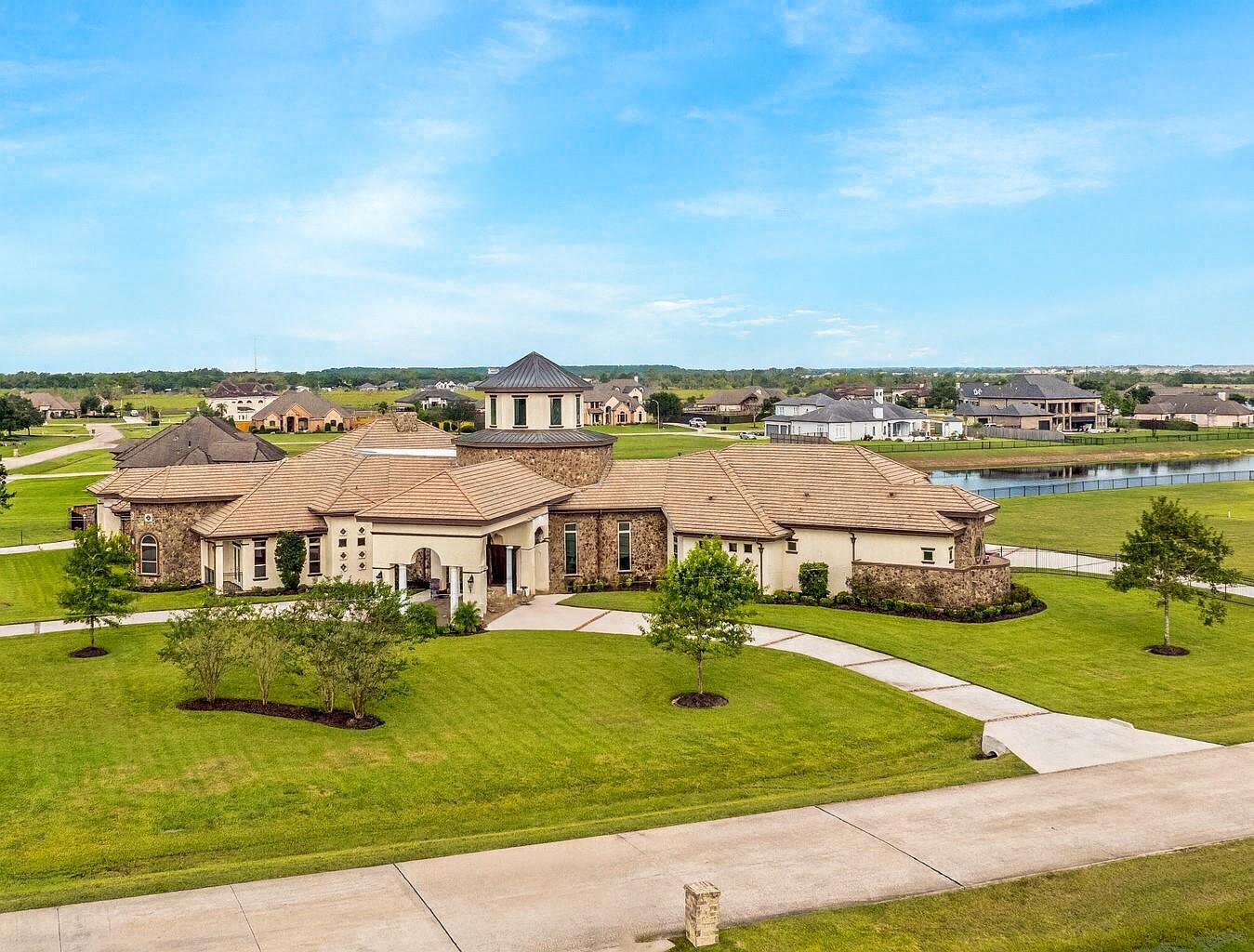 418 Lakeview Boulevard