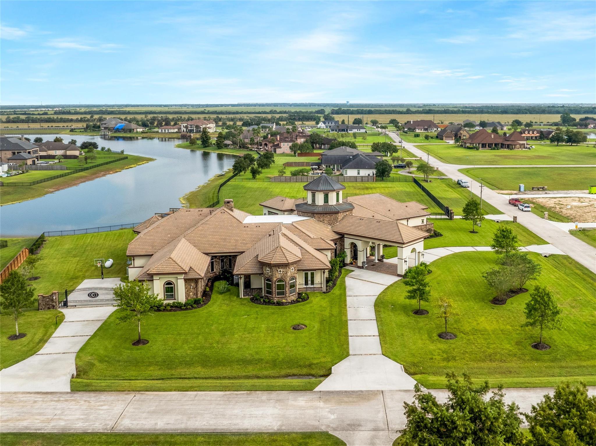 418 Lakeview Boulevard