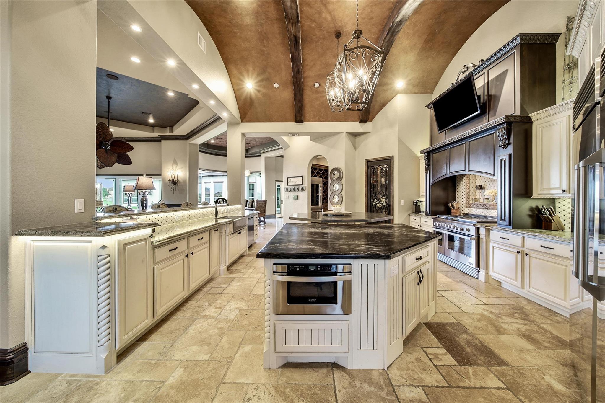 418 Lakeview Boulevard