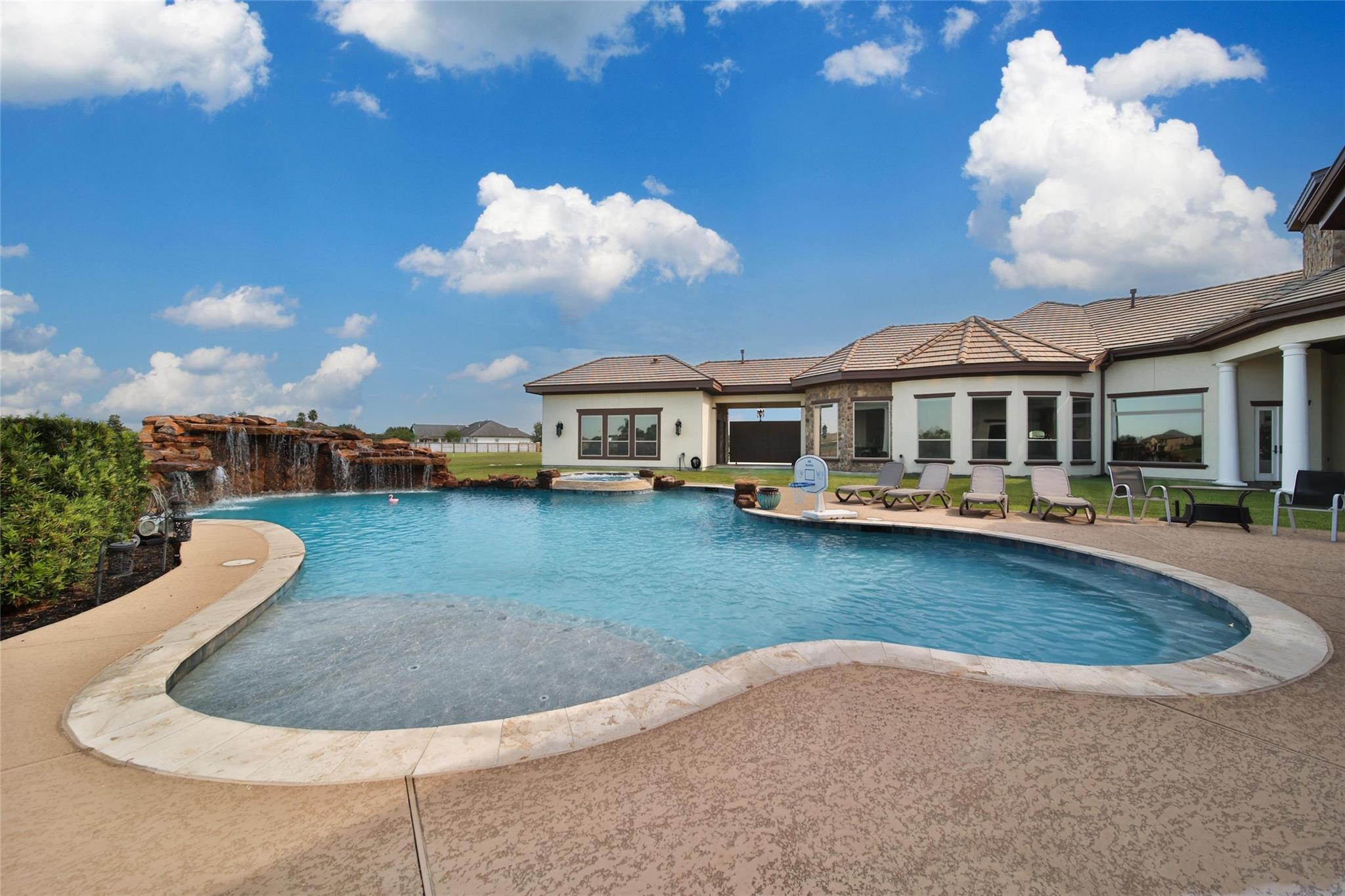 418 Lakeview Boulevard