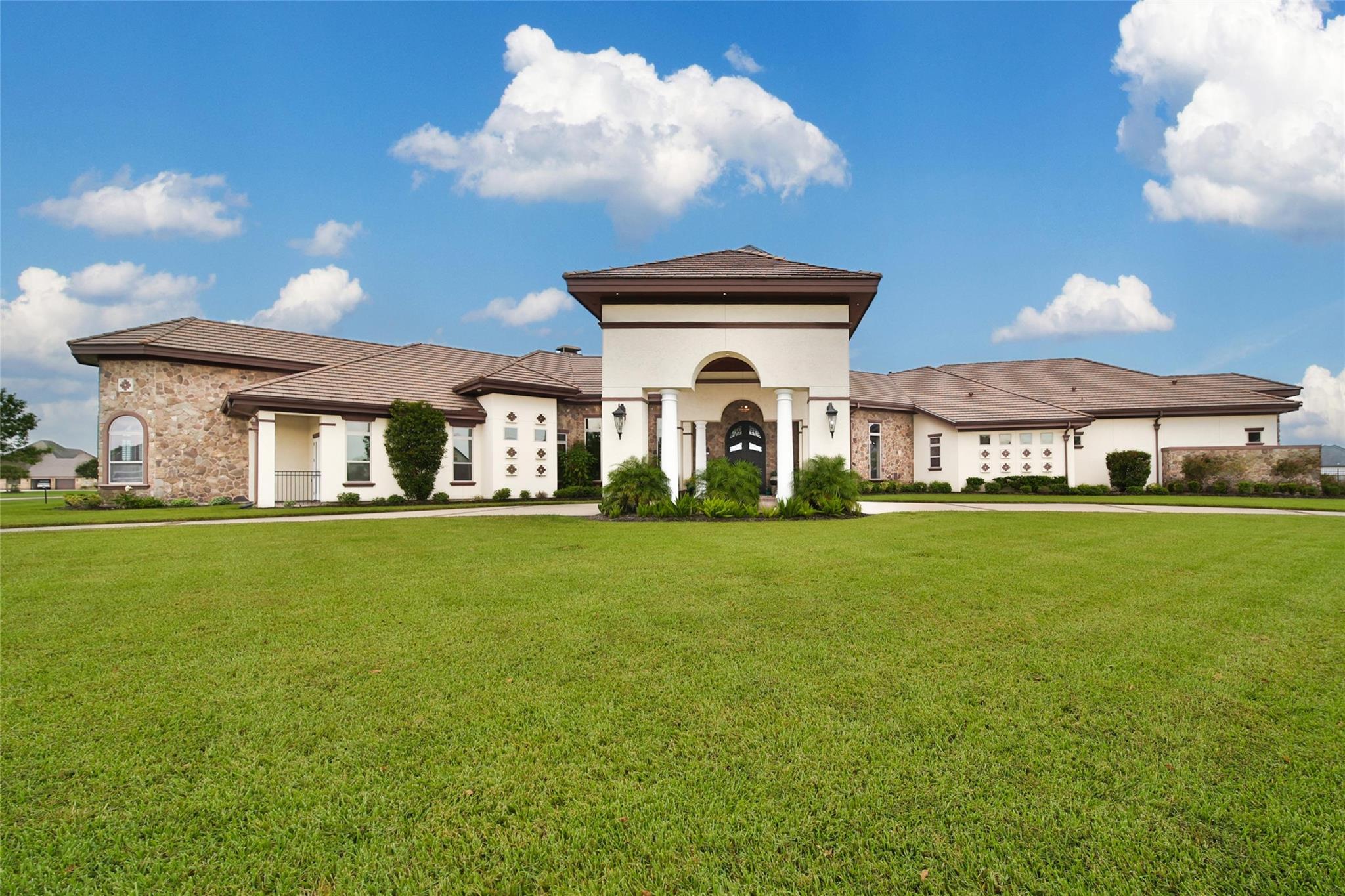 418 Lakeview Boulevard