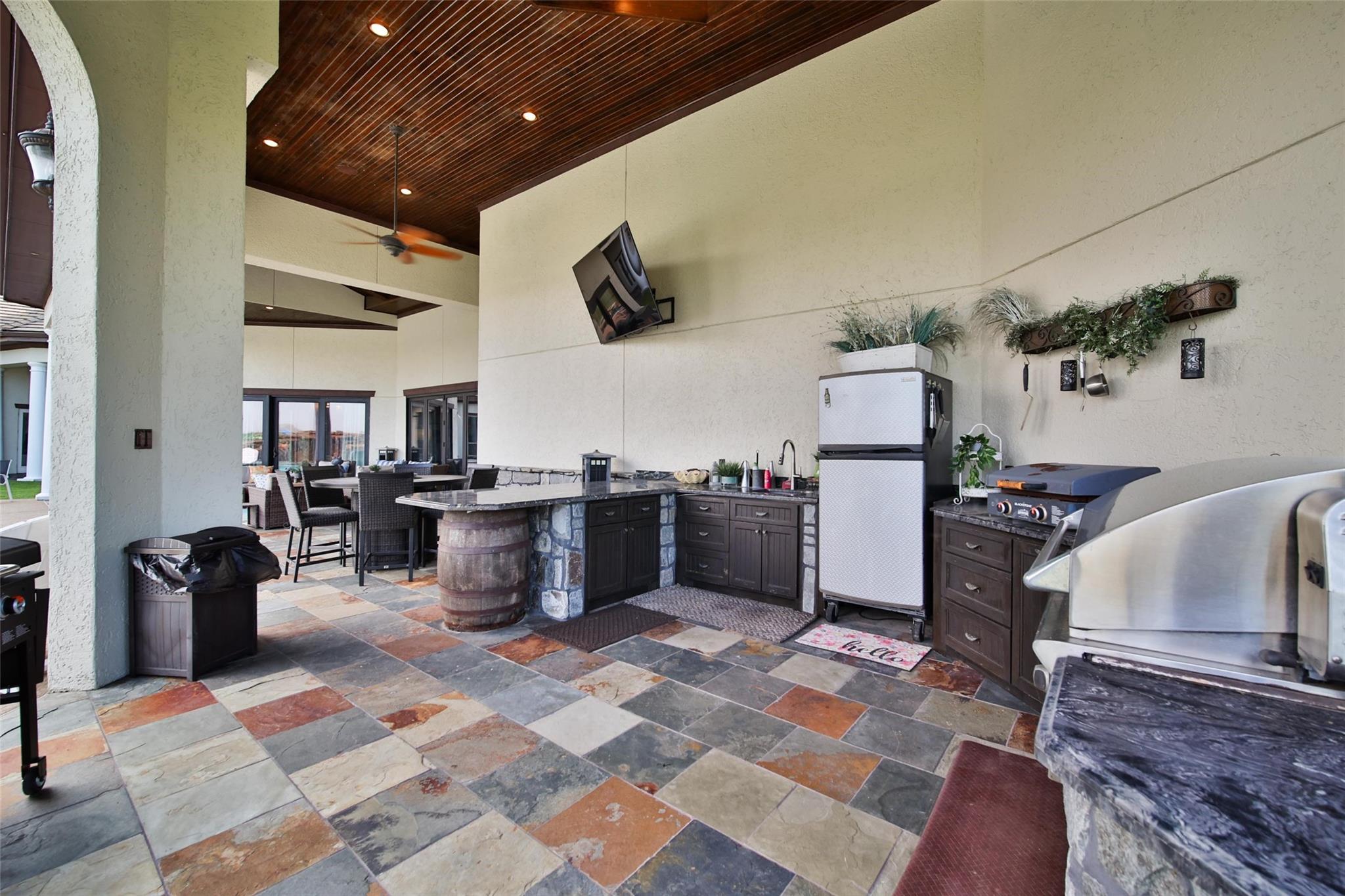 418 Lakeview Boulevard