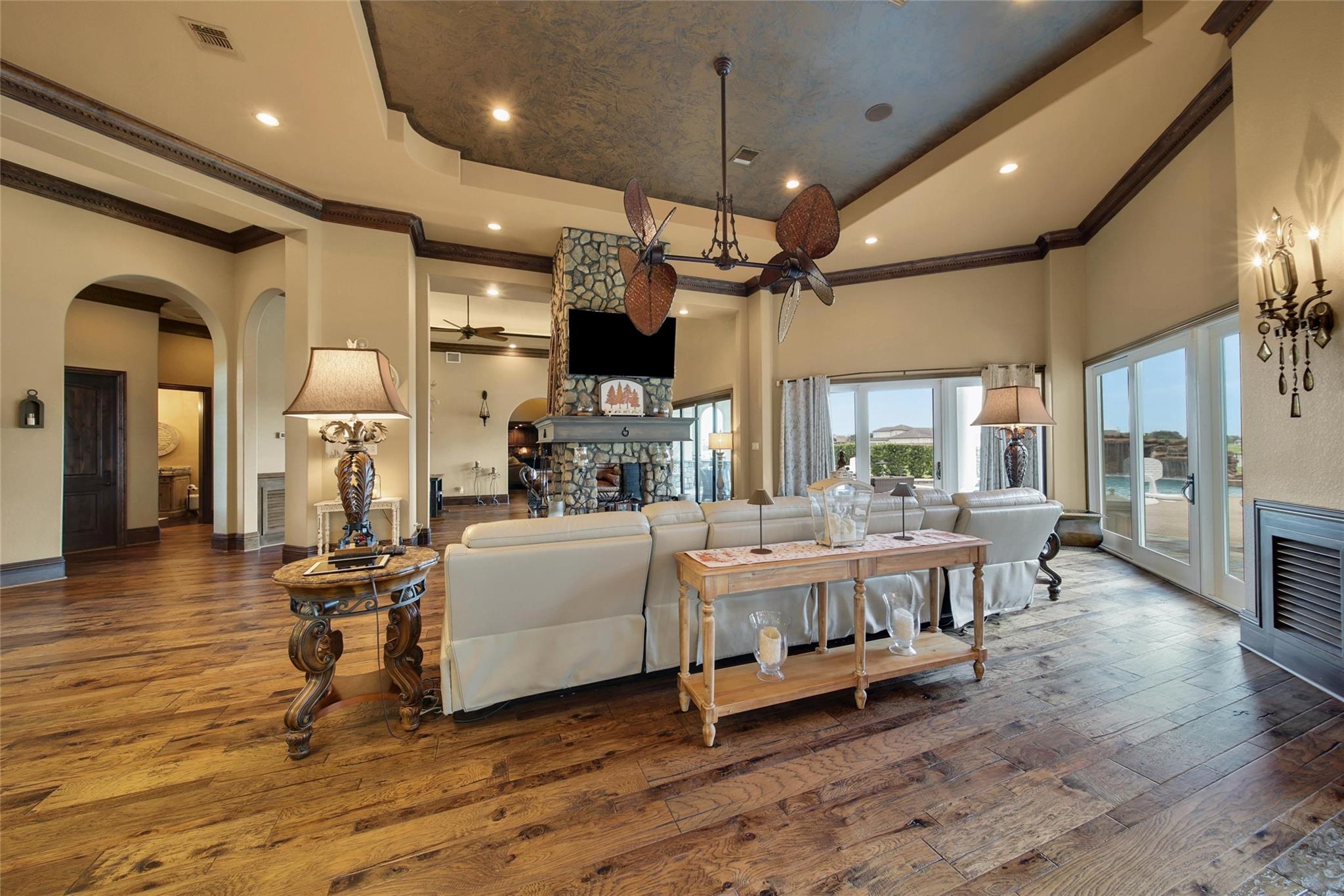 418 Lakeview Boulevard