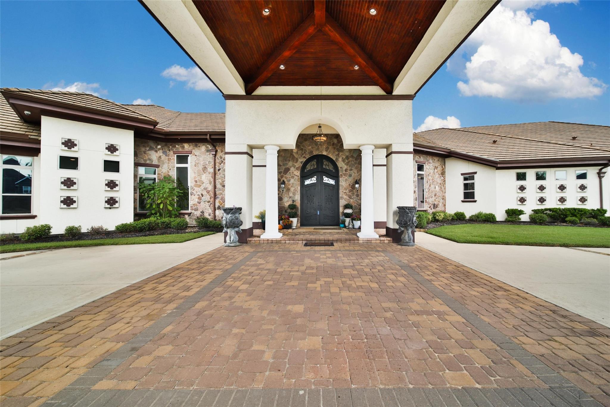 418 Lakeview Boulevard