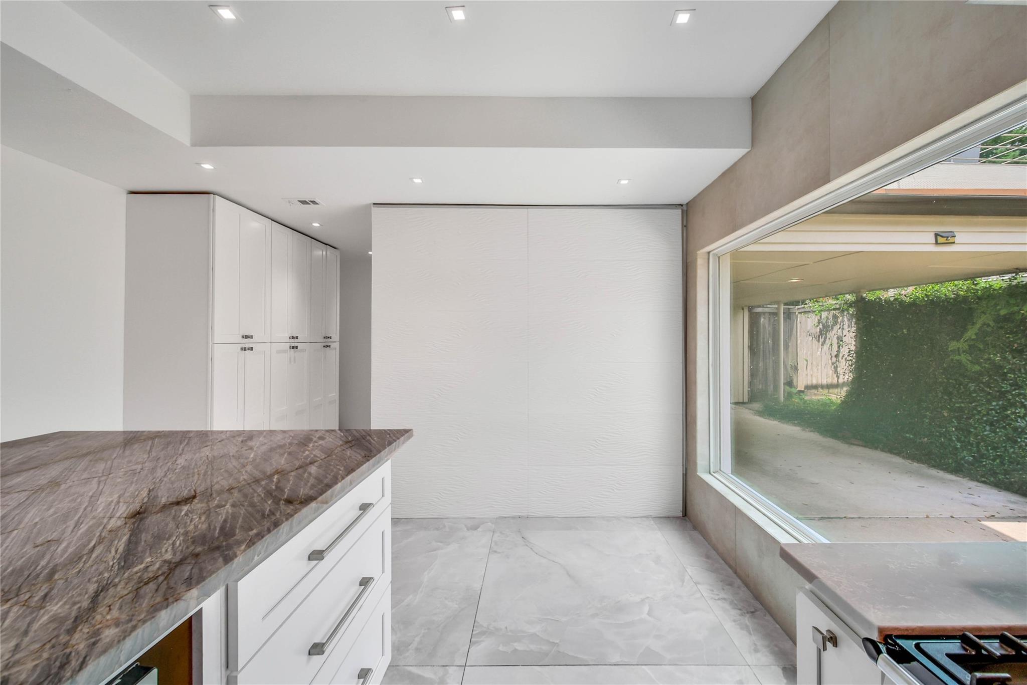 1030 Chantilly Lane