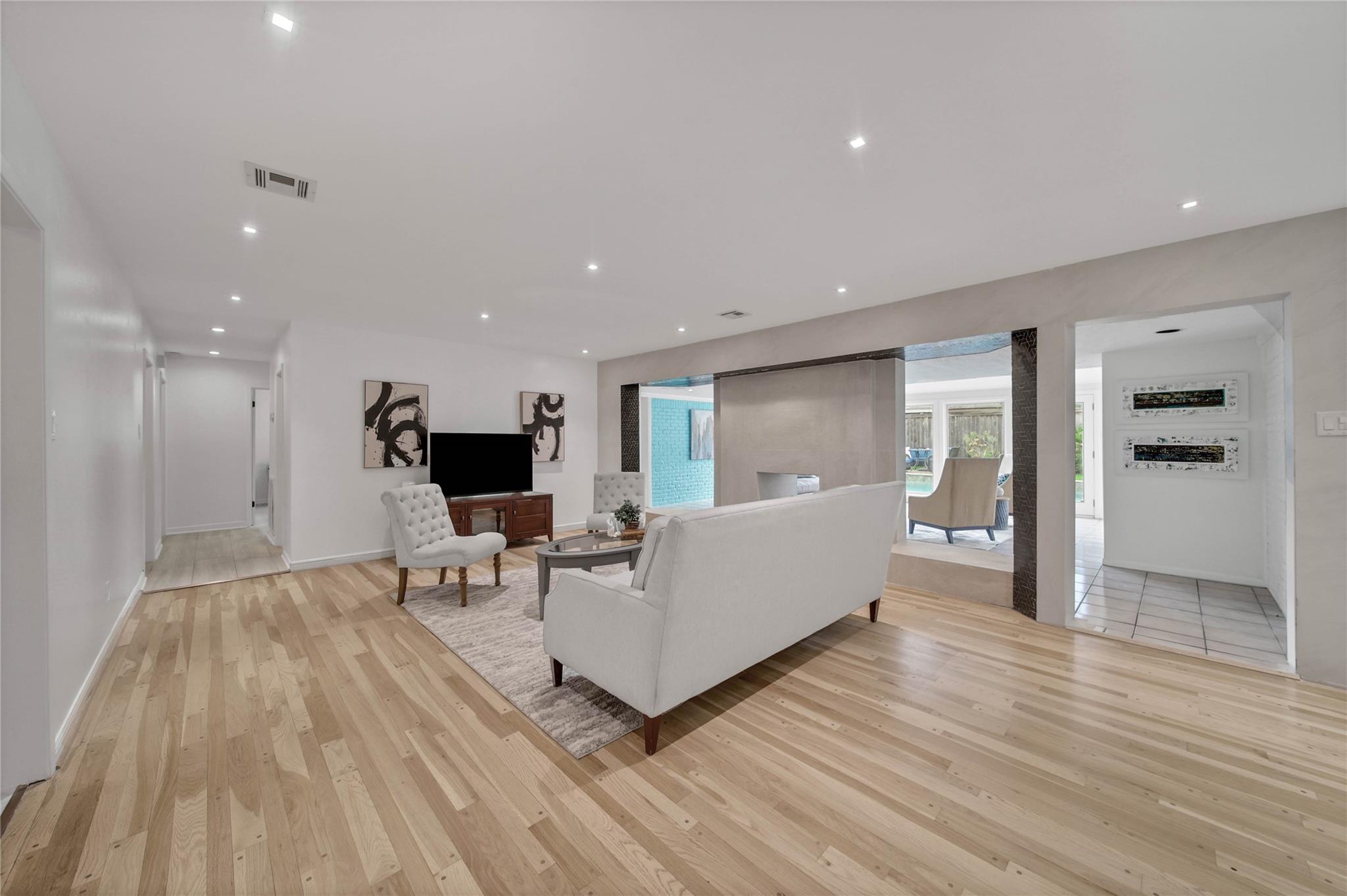 1030 Chantilly Lane