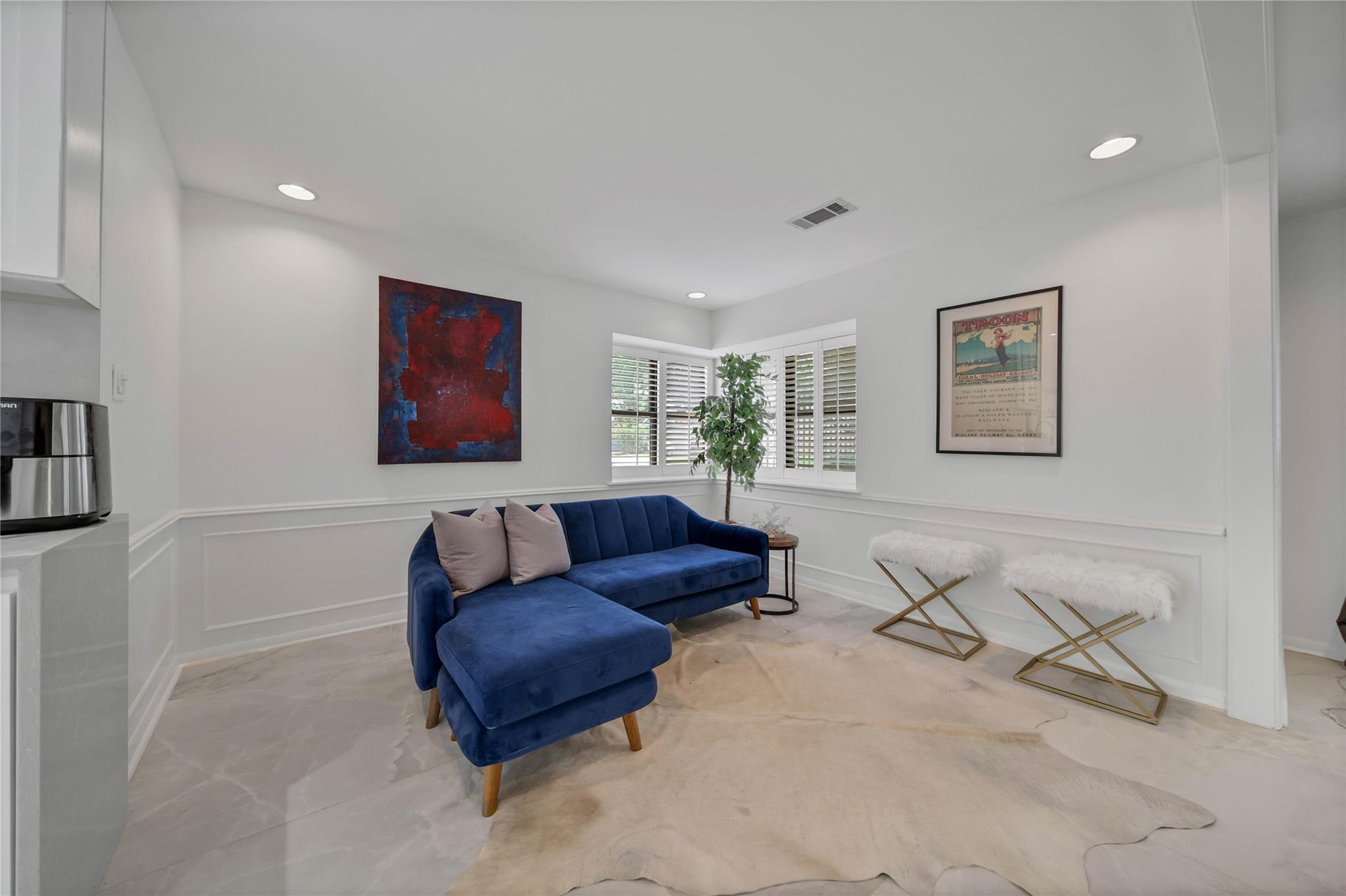 1030 Chantilly Lane