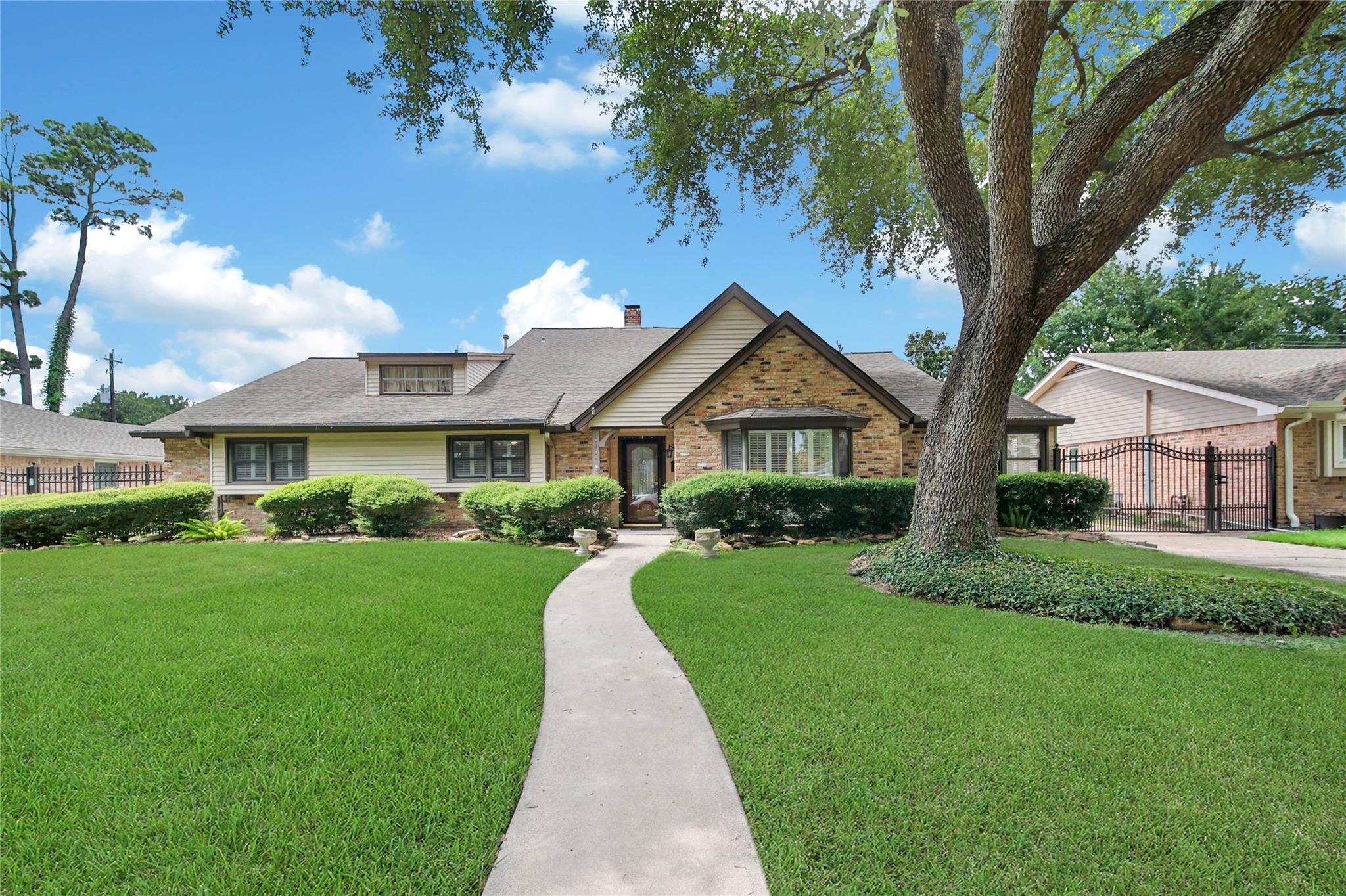 1030 Chantilly Lane