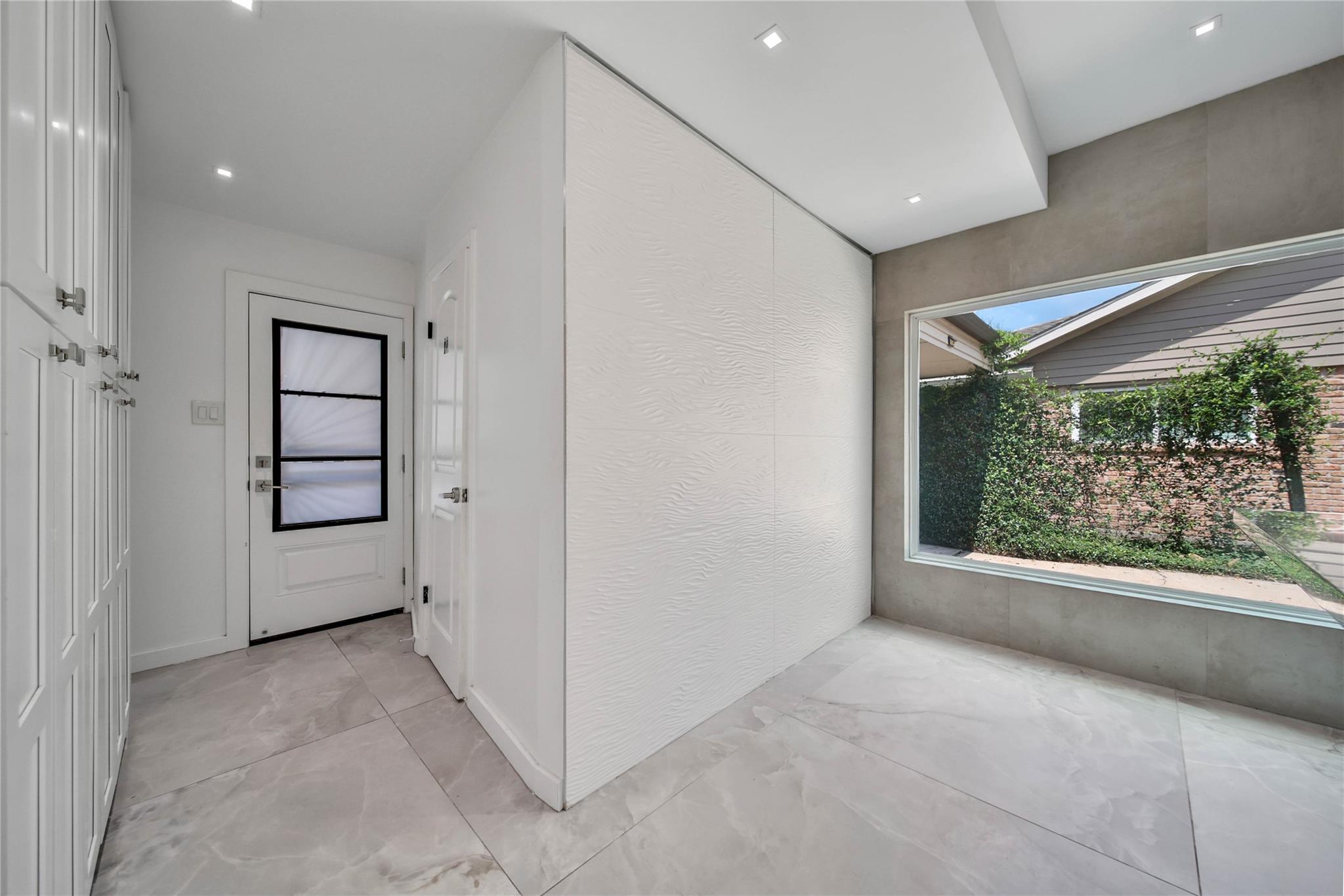 1030 Chantilly Lane