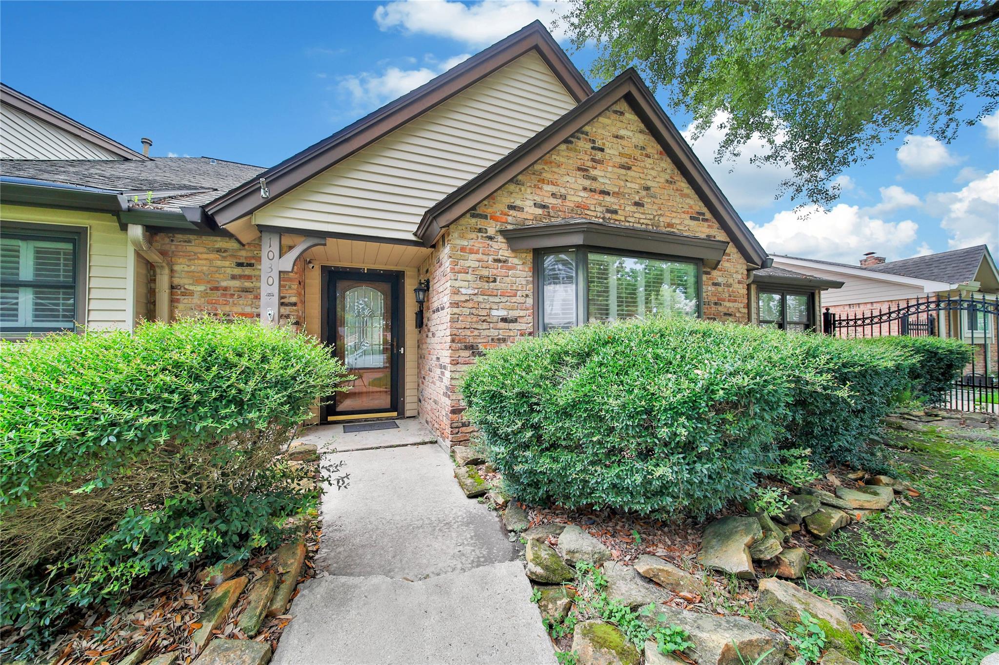 1030 Chantilly Lane