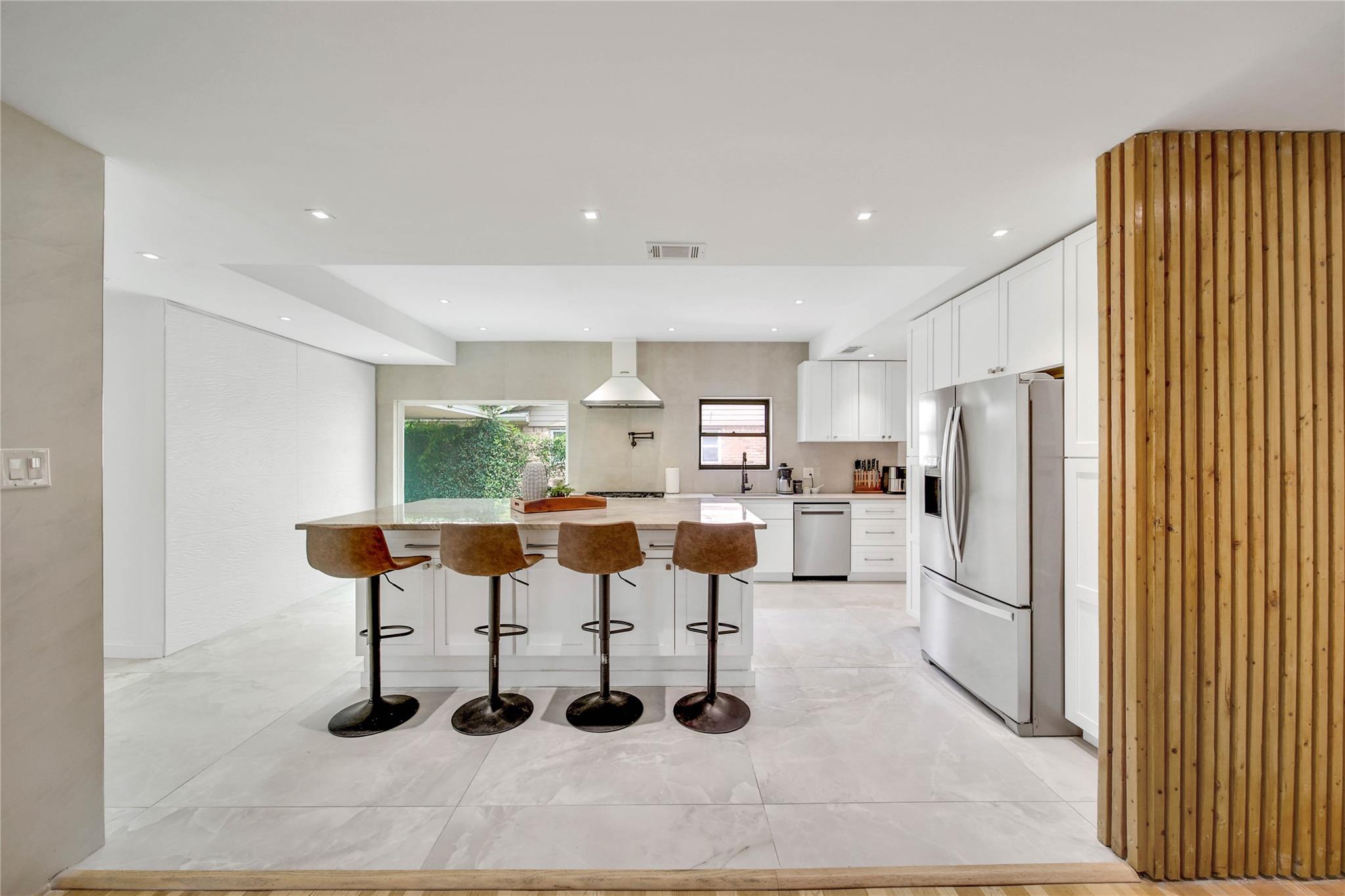 1030 Chantilly Lane