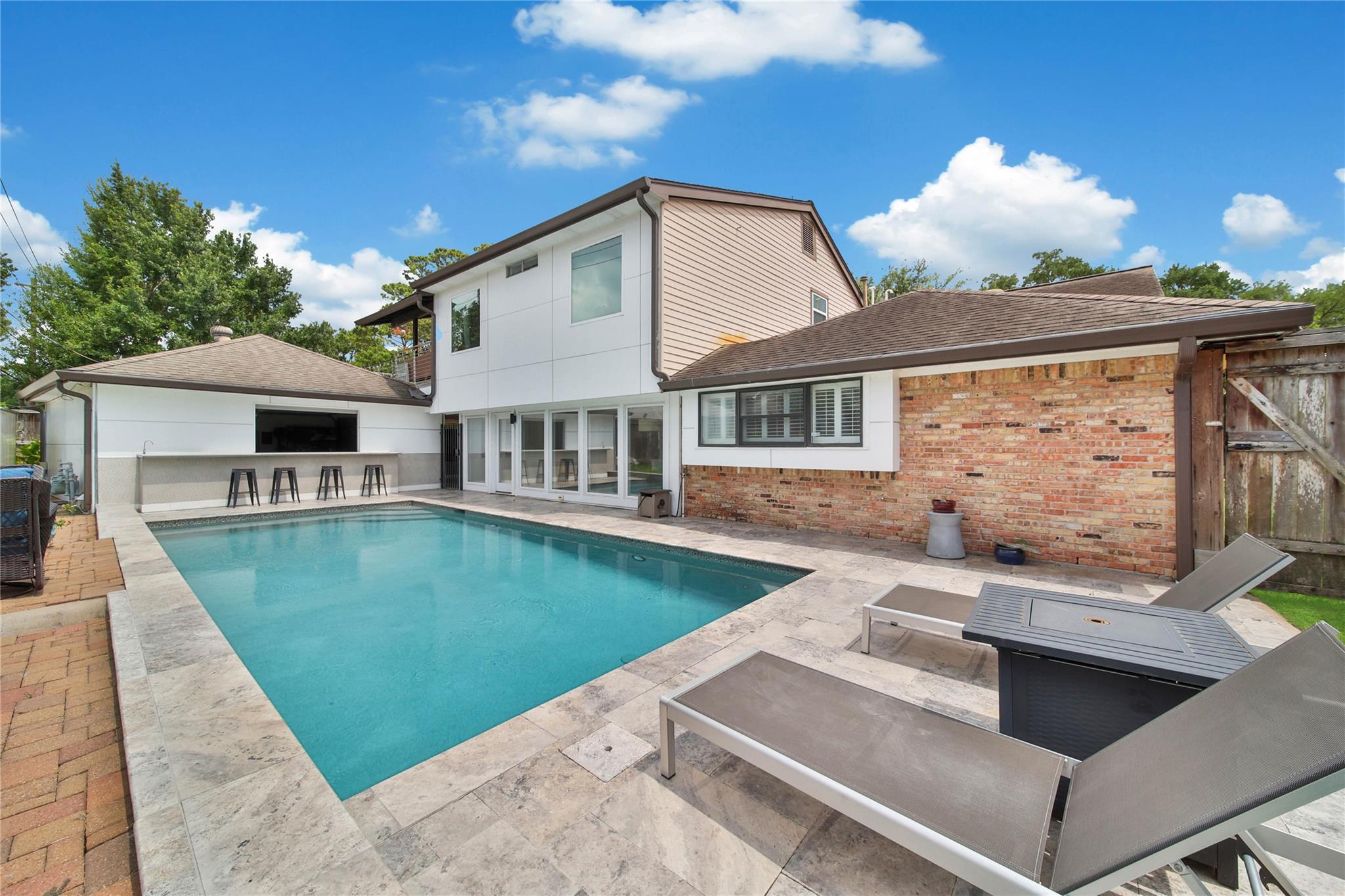 1030 Chantilly Lane
