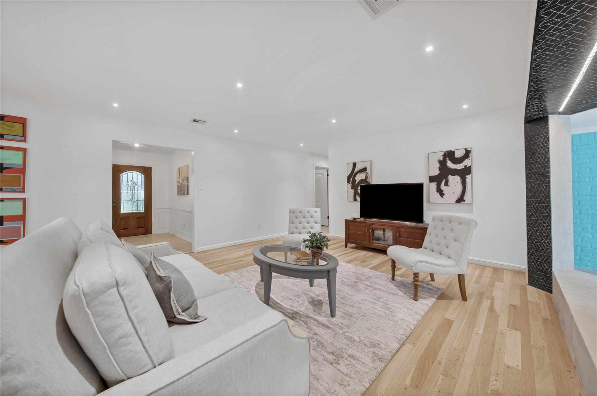 1030 Chantilly Lane