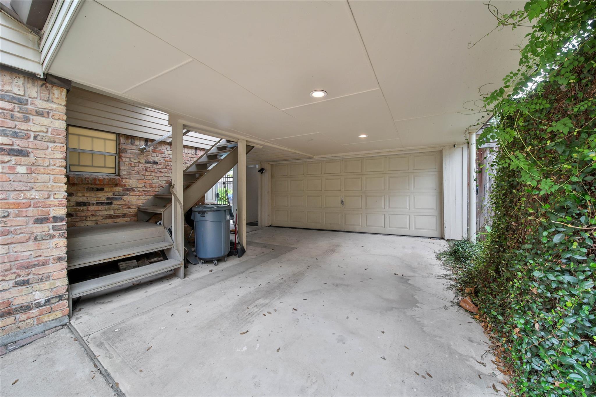 1030 Chantilly Lane