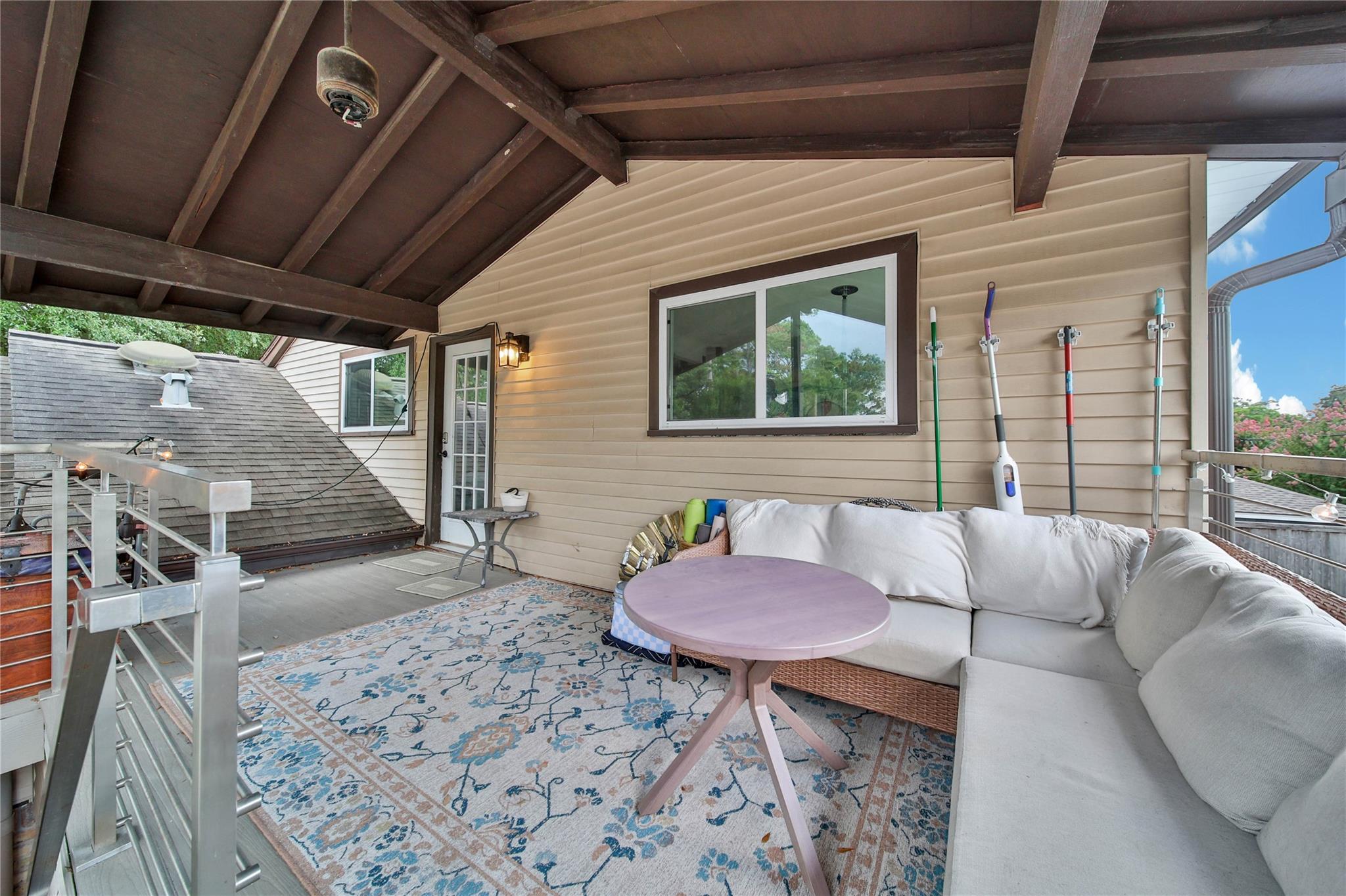1030 Chantilly Lane