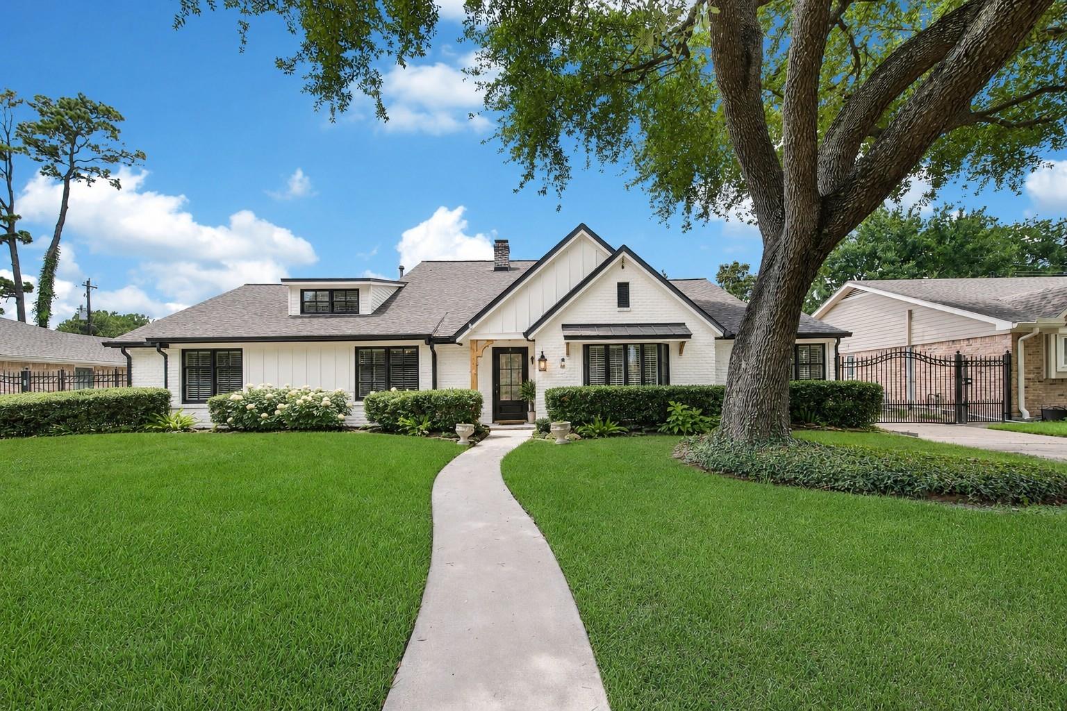 1030 Chantilly Lane