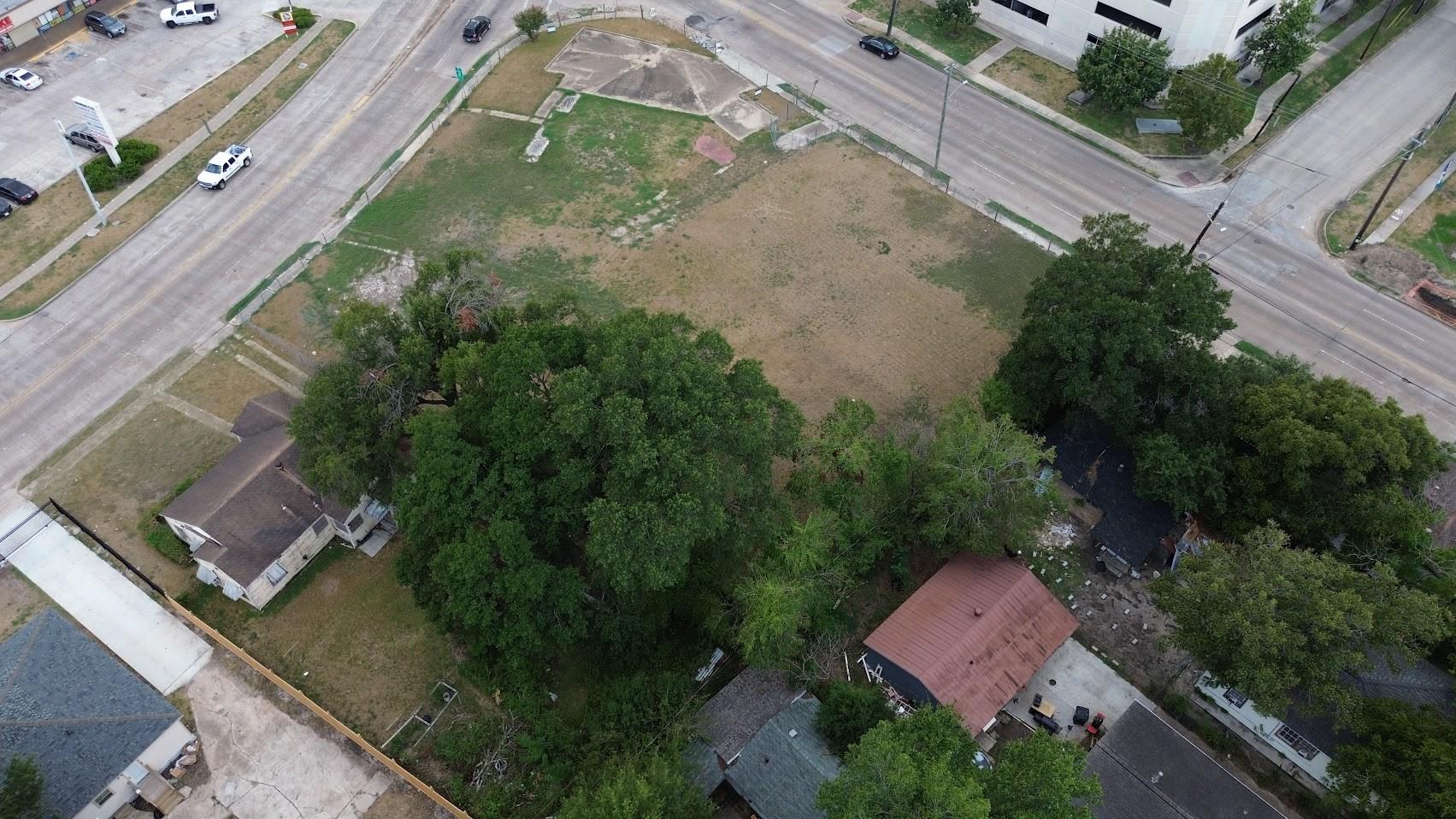 7003 Woodridge Drive