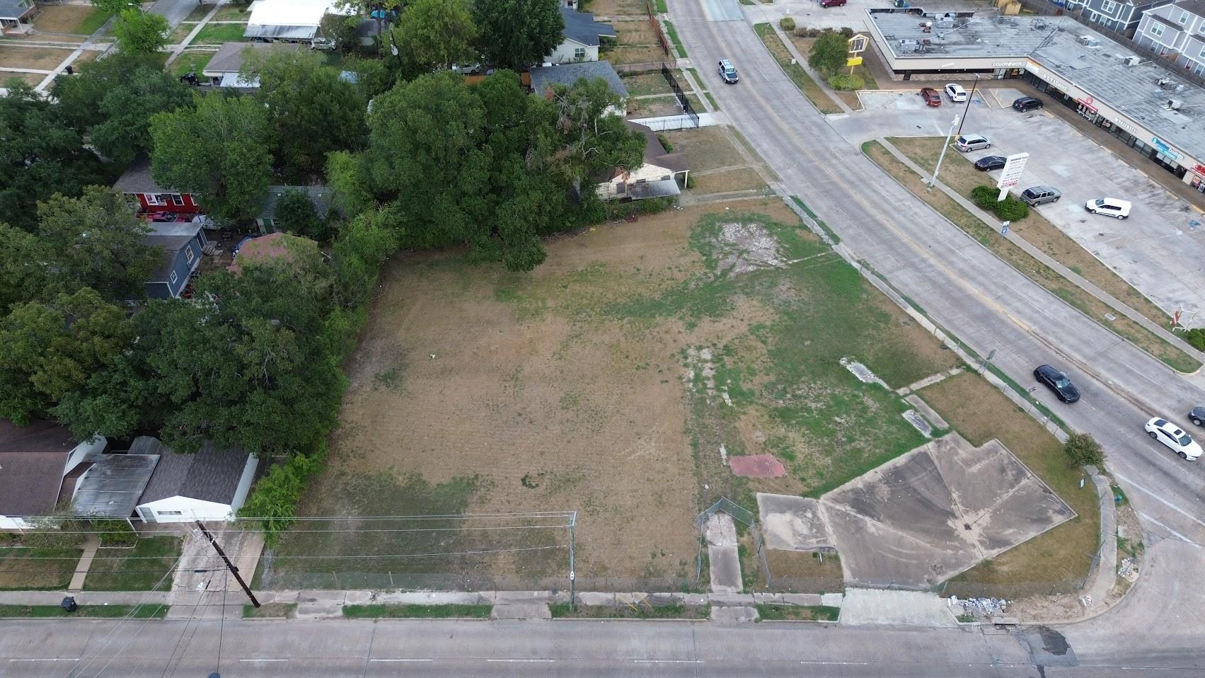 7003 Woodridge Drive