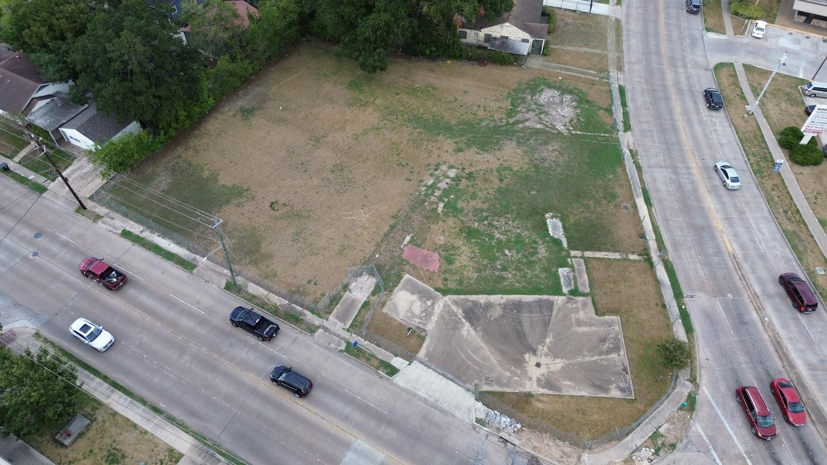 7003 Woodridge Drive