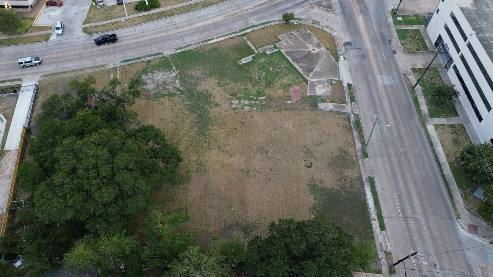 7003 Woodridge Drive