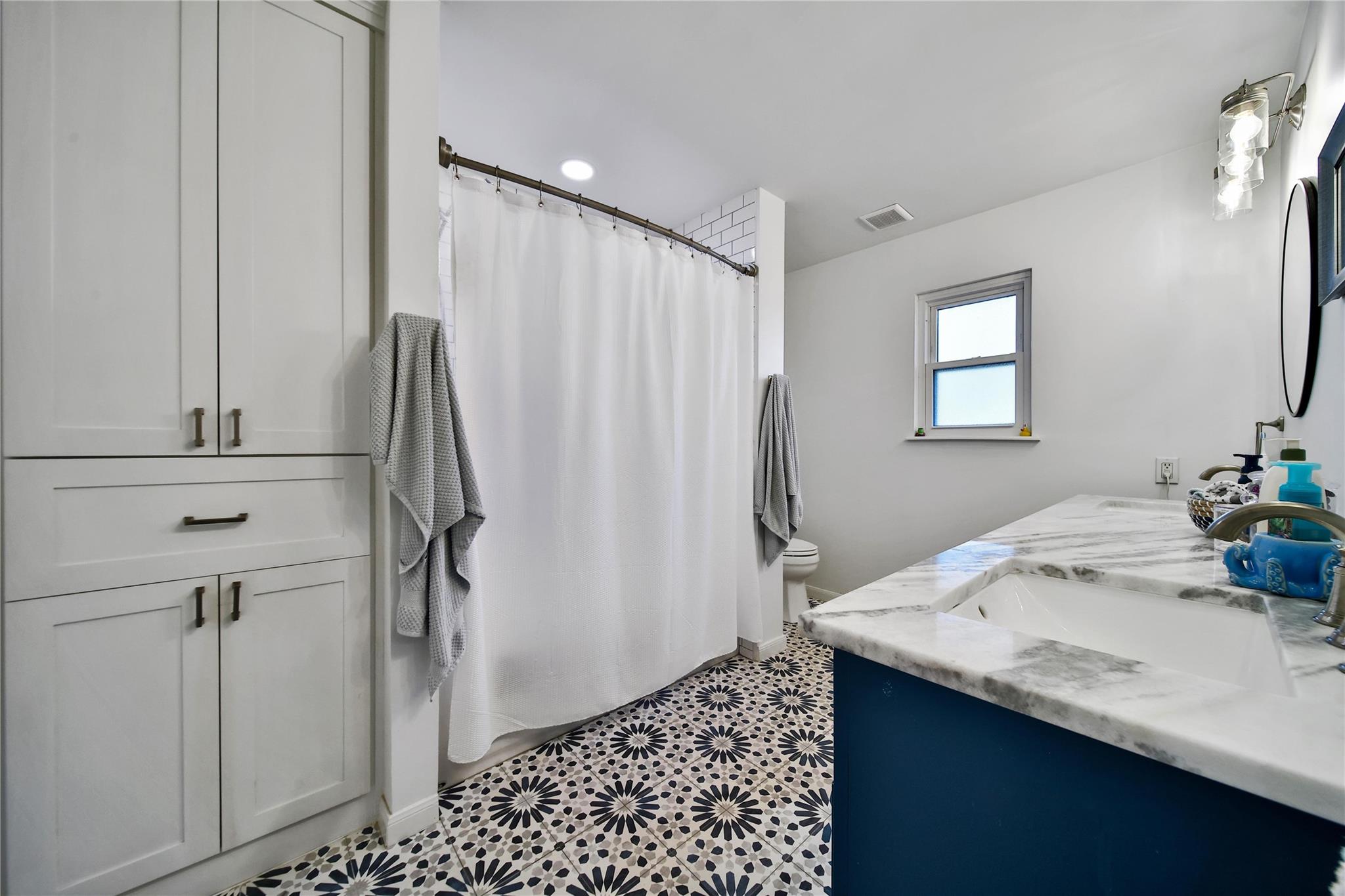 1018 Candlelight Lane