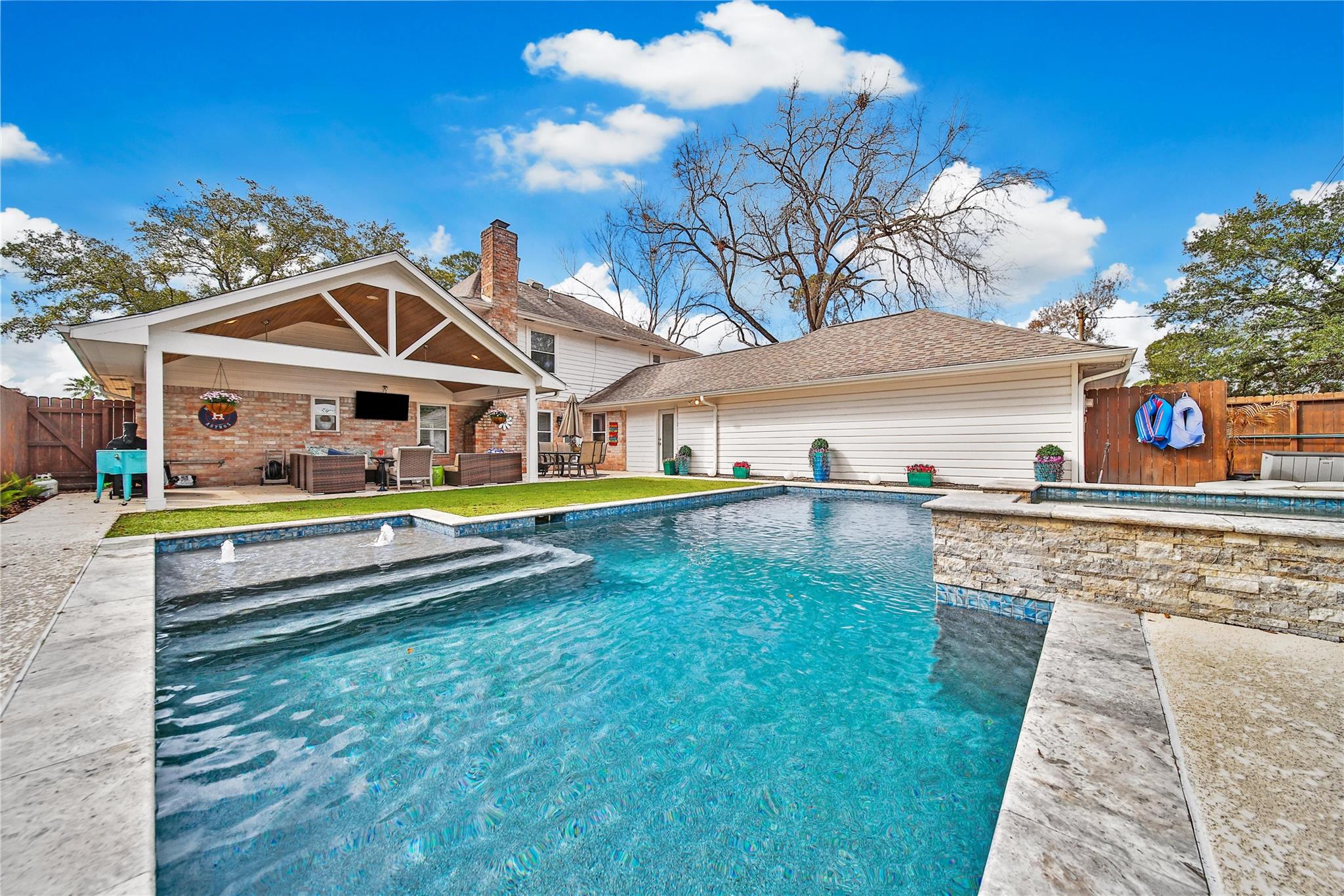 1018 Candlelight Lane