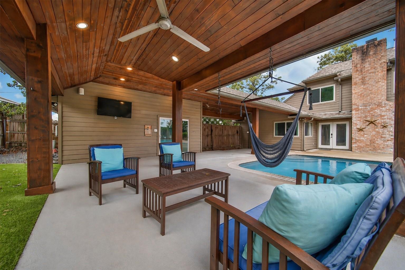 10915 Holly Springs Drive