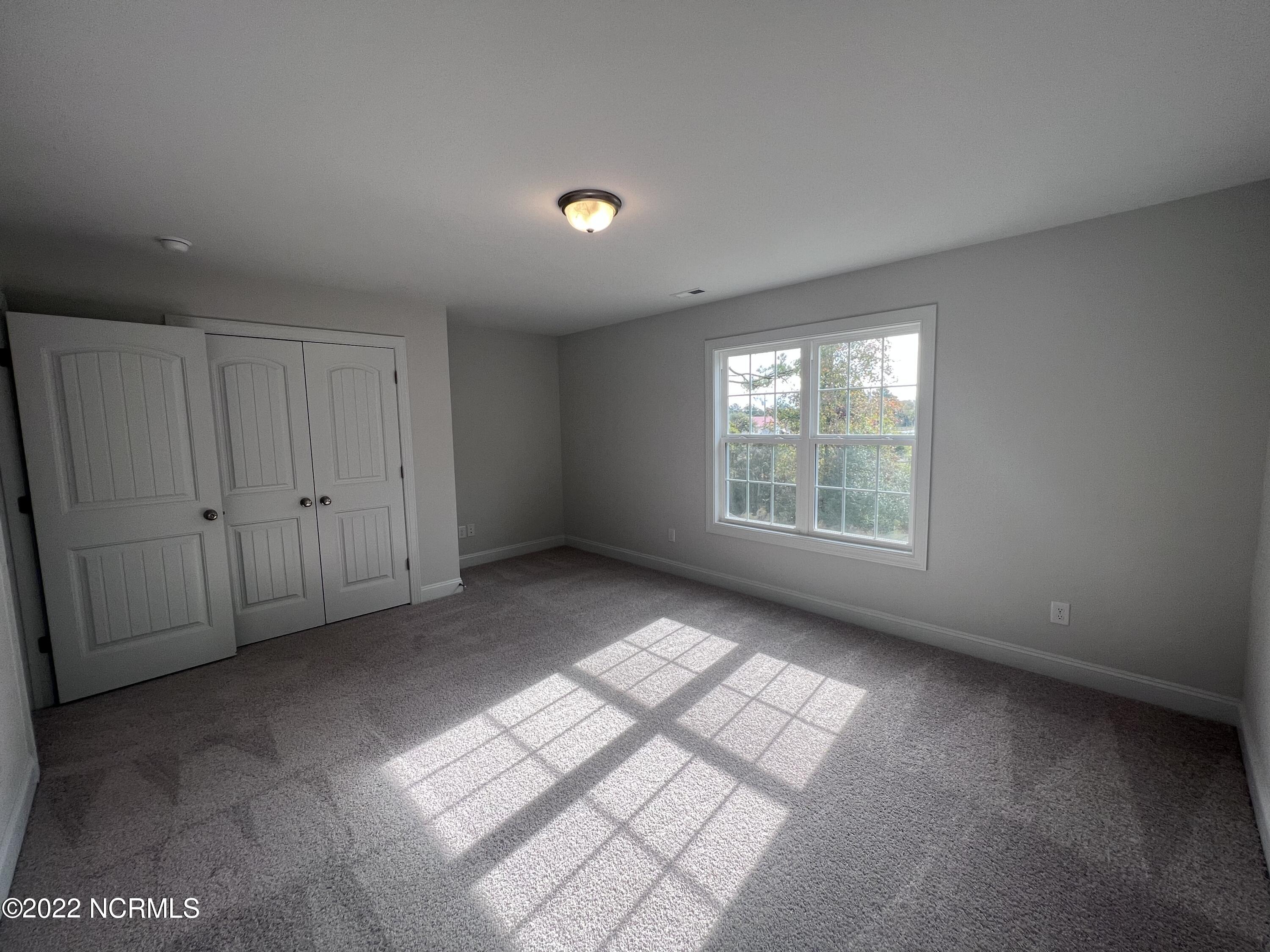 501 White Shoal Way