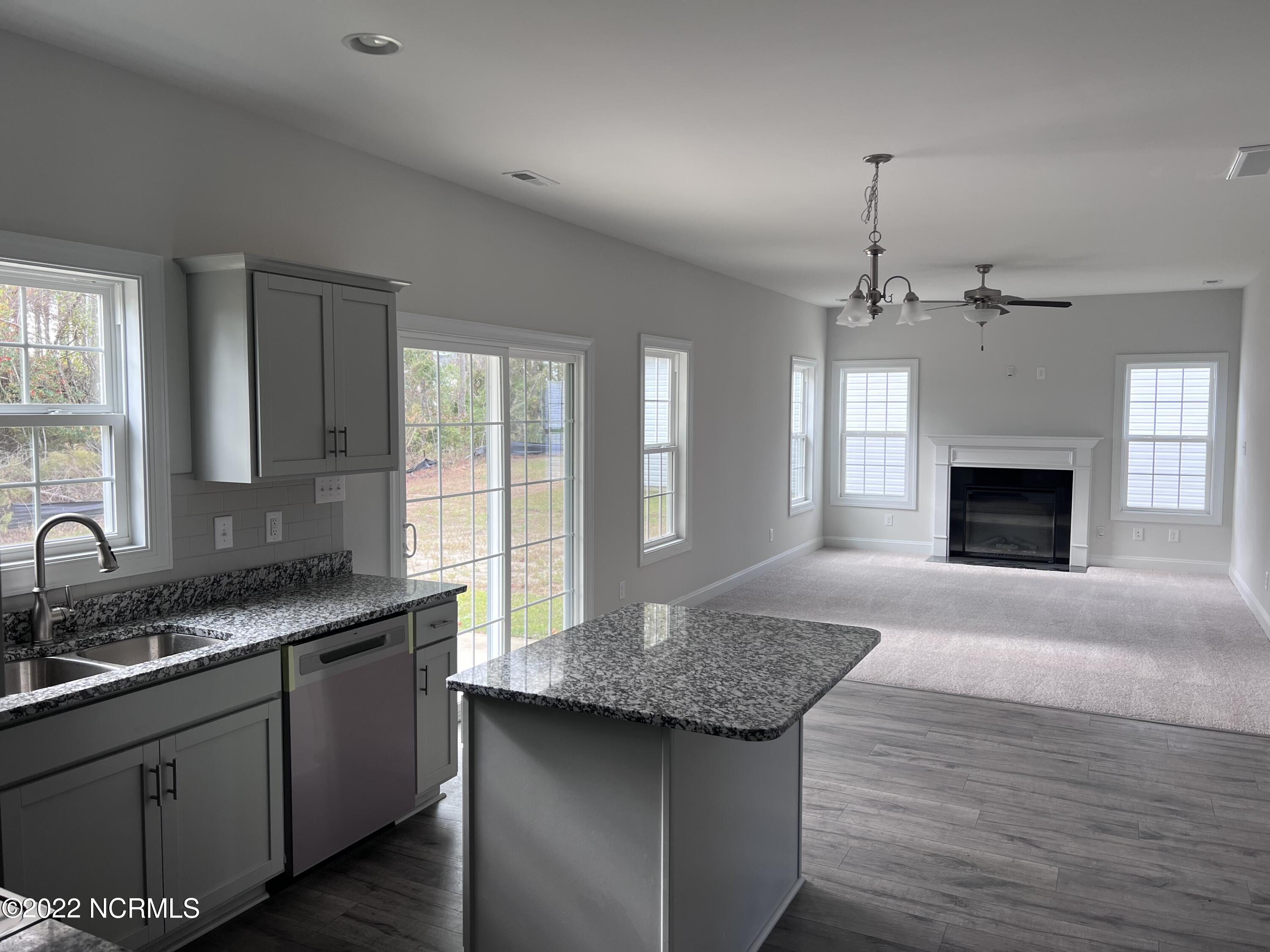 501 White Shoal Way