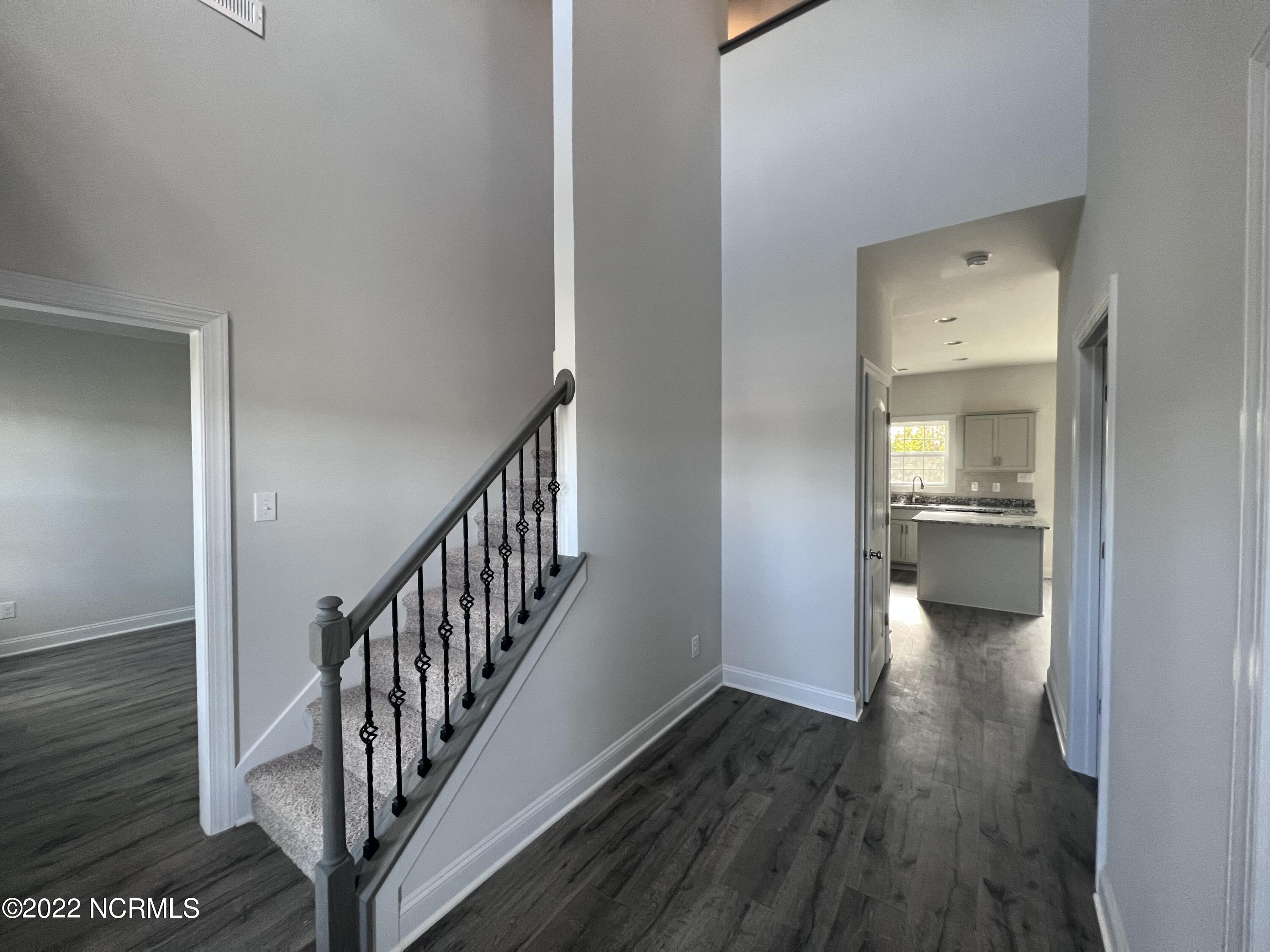 501 White Shoal Way