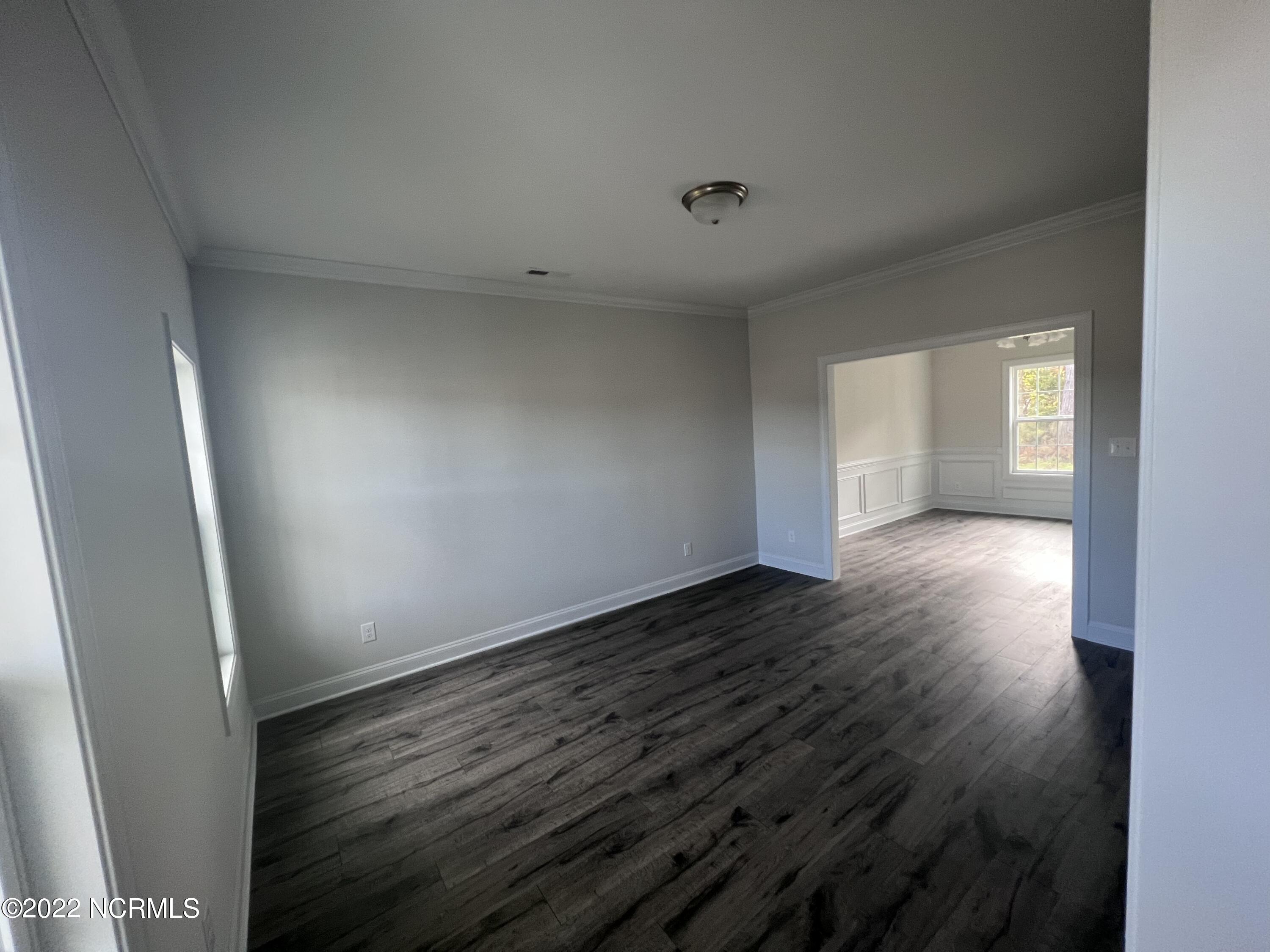 501 White Shoal Way