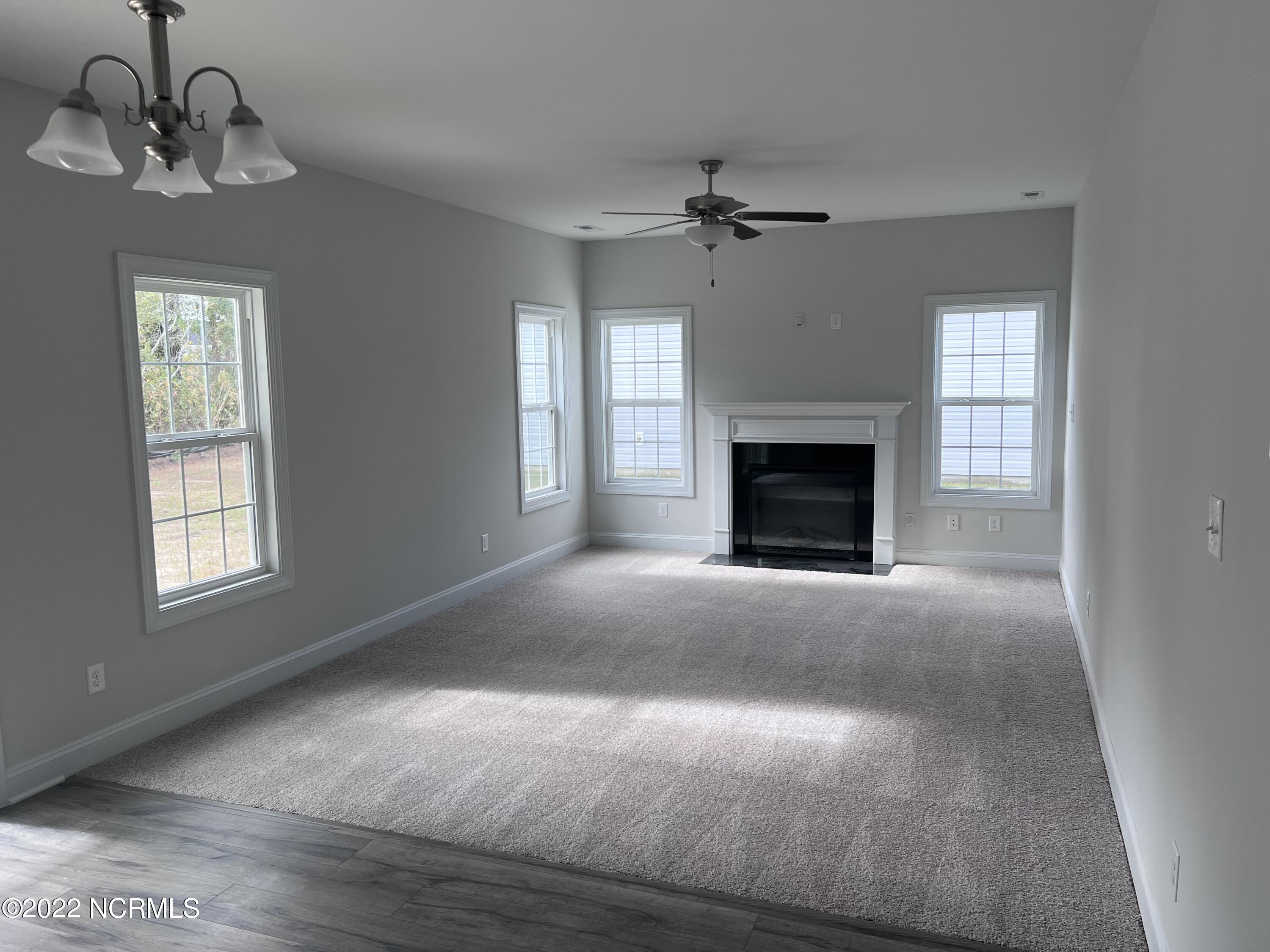 501 White Shoal Way