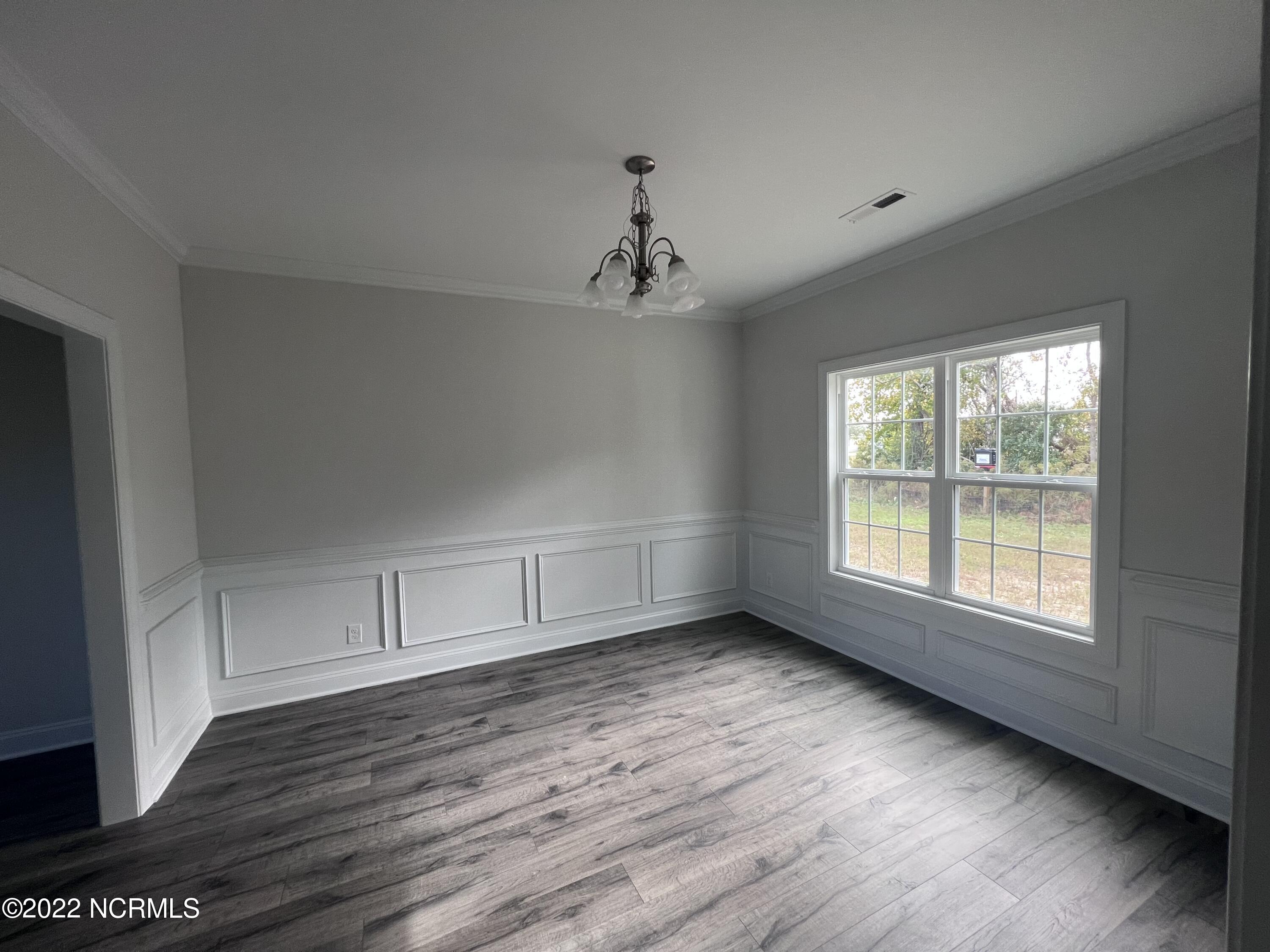 501 White Shoal Way