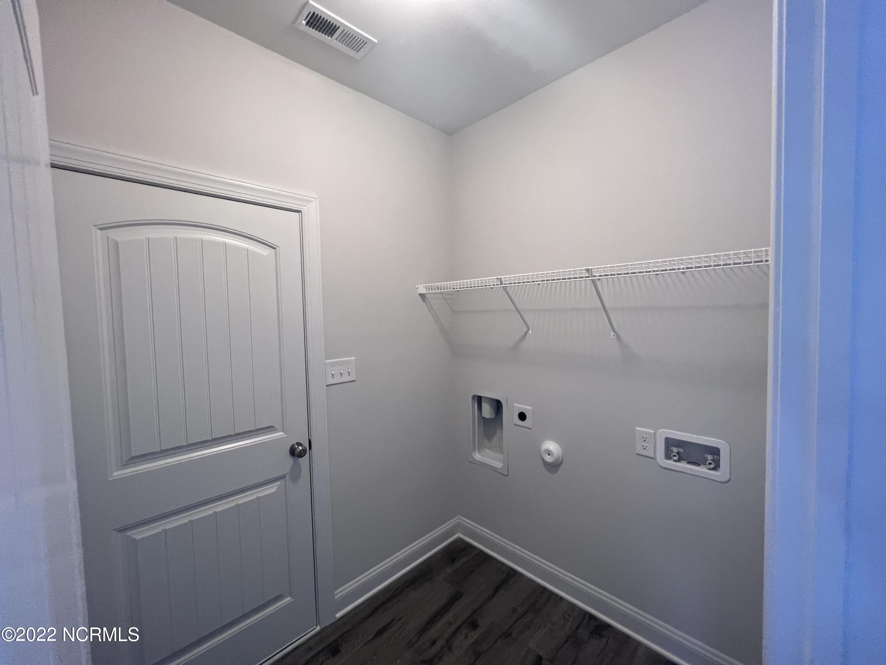 501 White Shoal Way