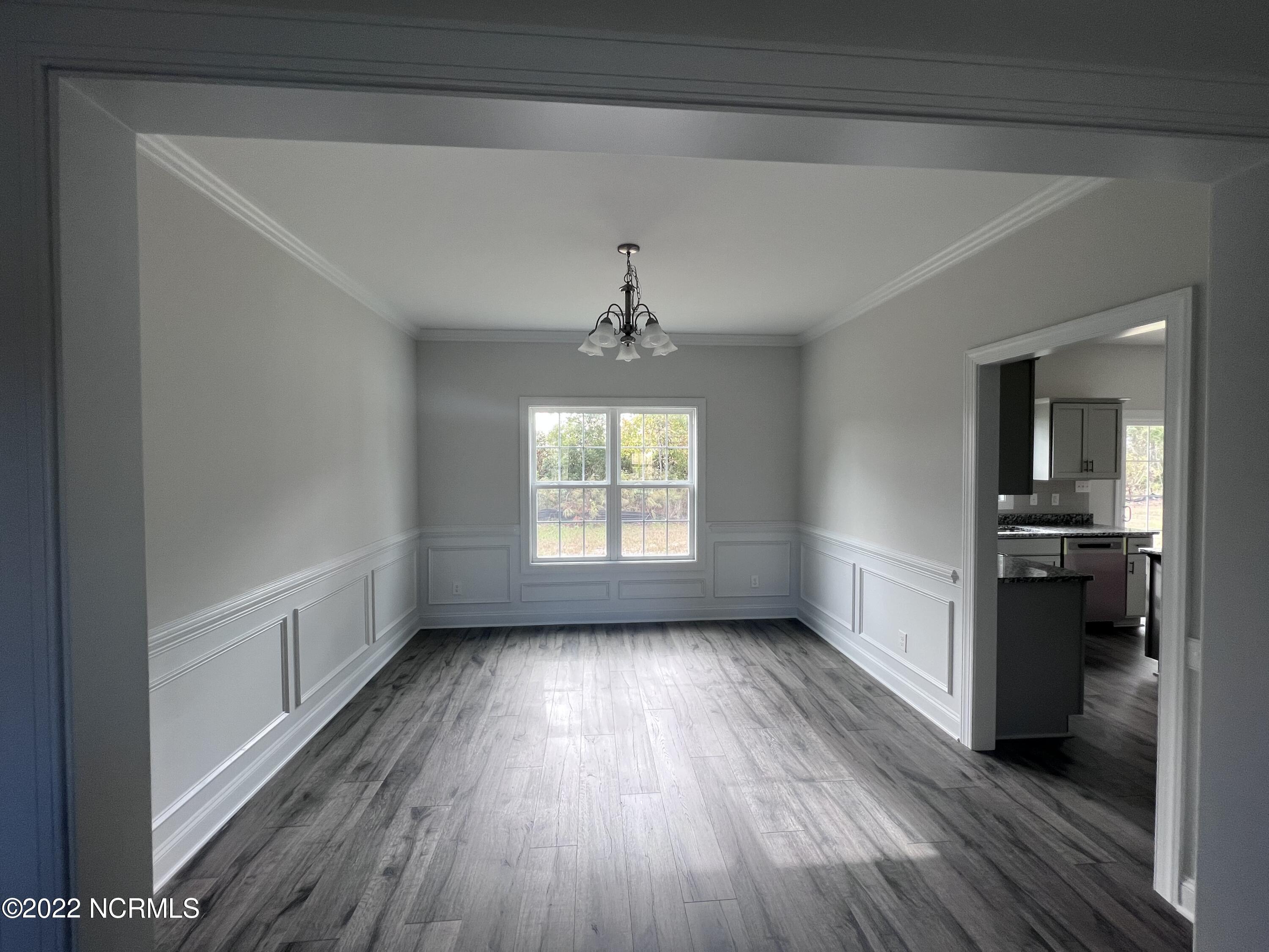 501 White Shoal Way