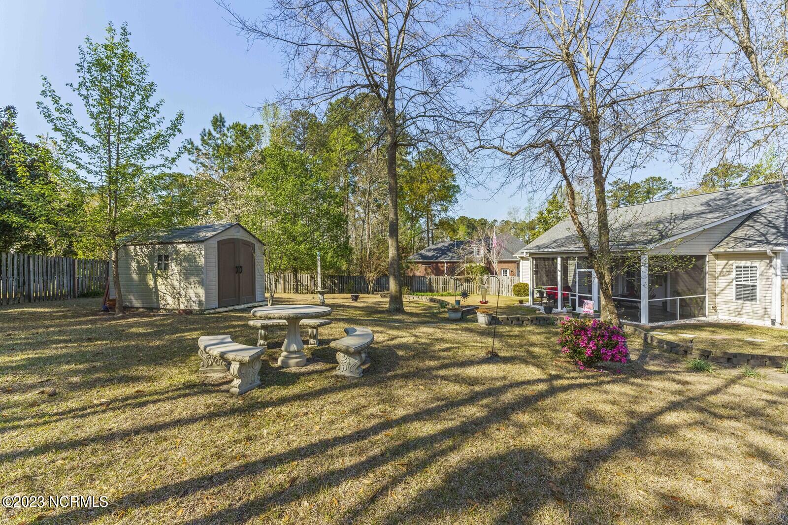 909 Woodridge Court SE