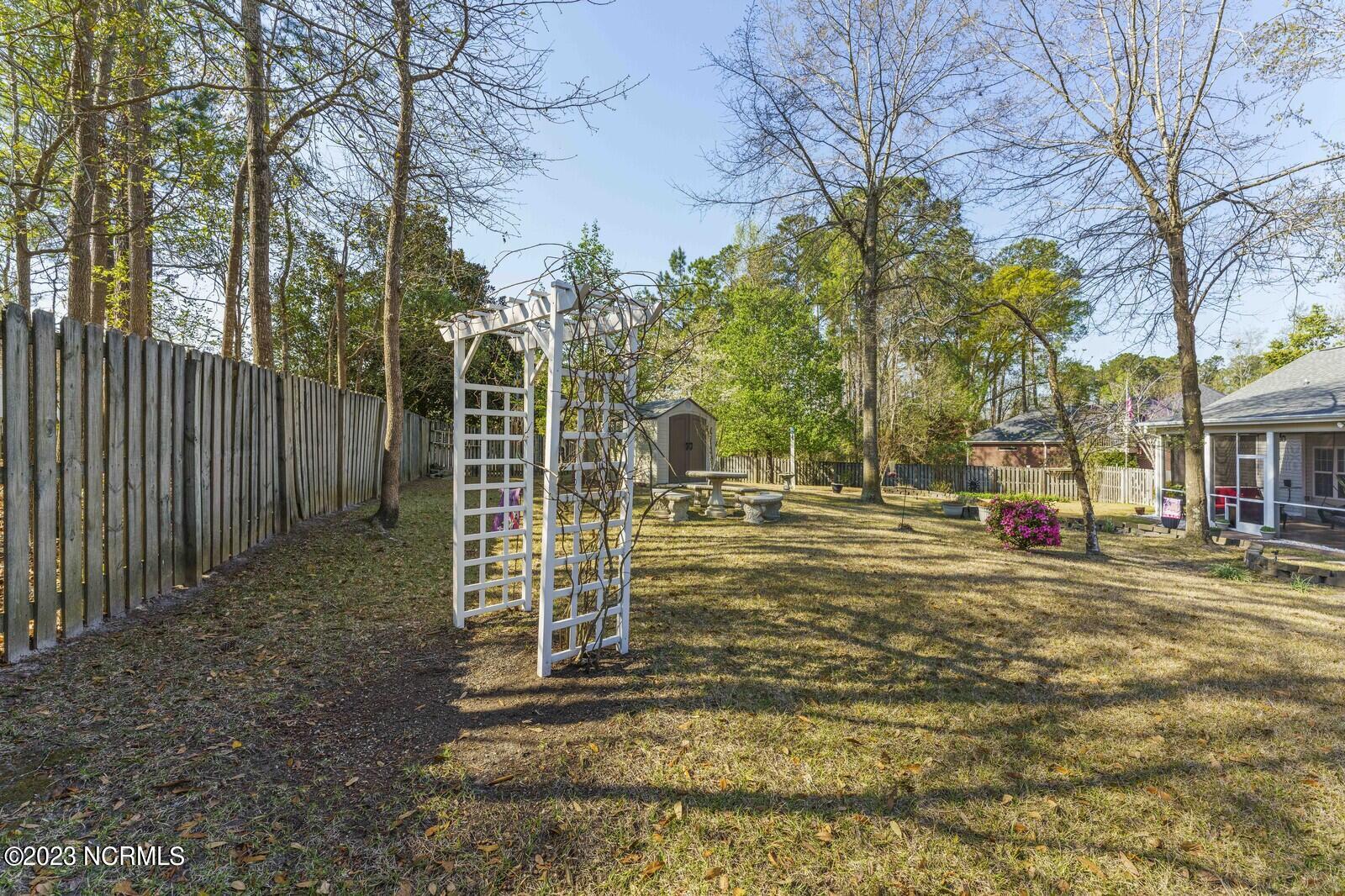 909 Woodridge Court SE