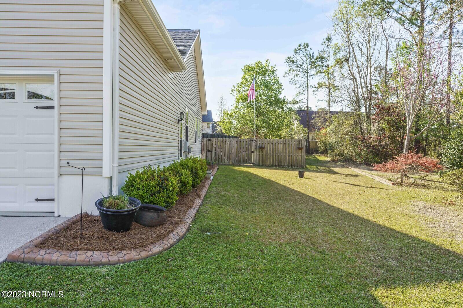 909 Woodridge Court SE