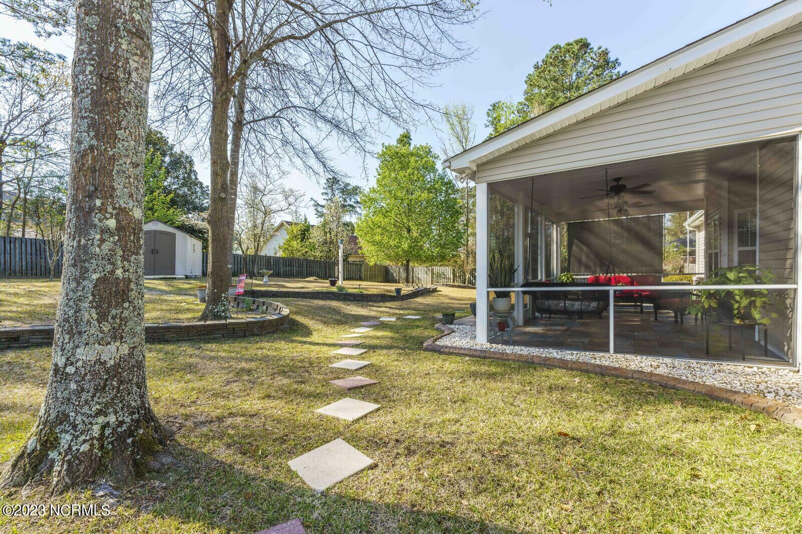 909 Woodridge Court SE