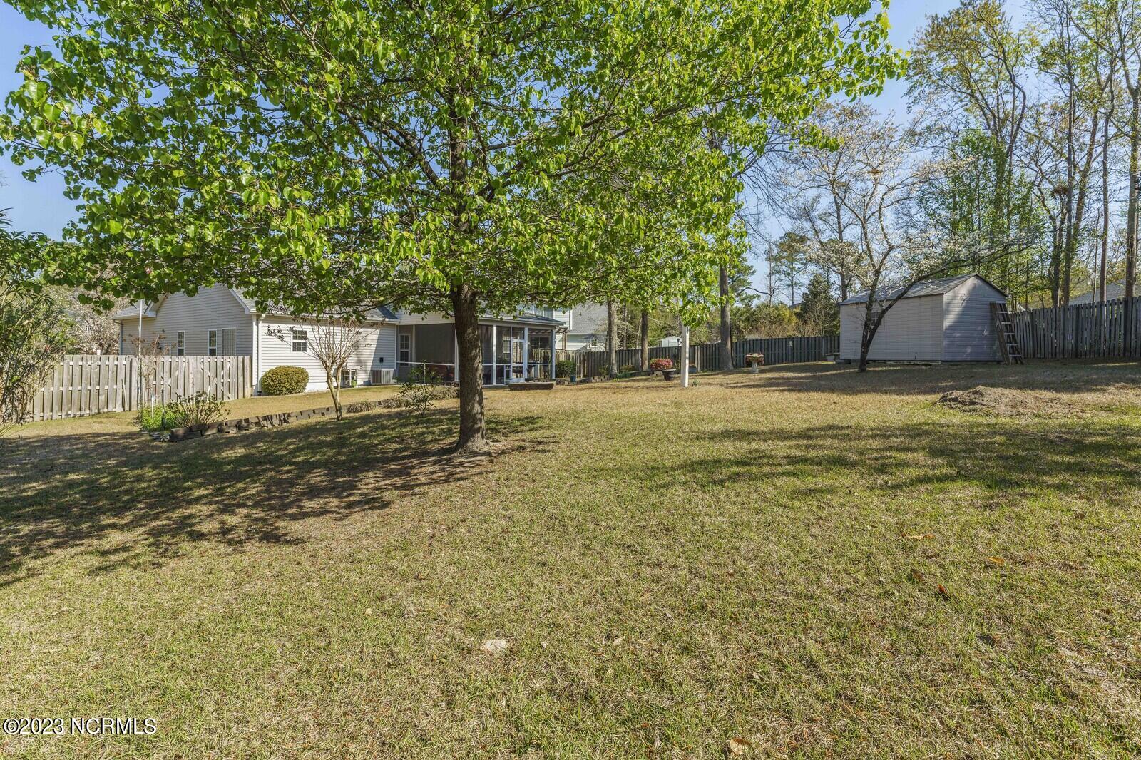 909 Woodridge Court SE
