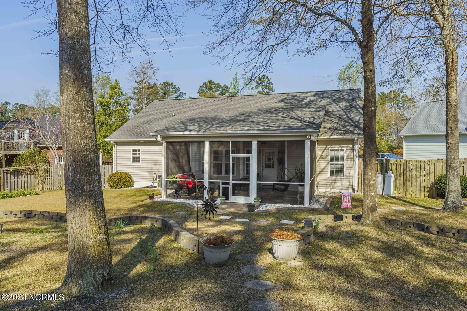 909 Woodridge Court SE